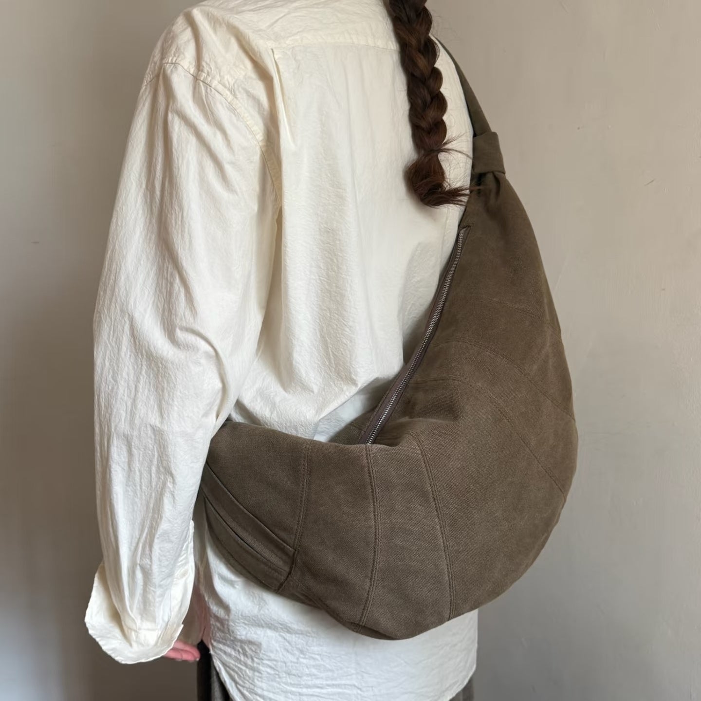 크루아상 백 (croissant bag)