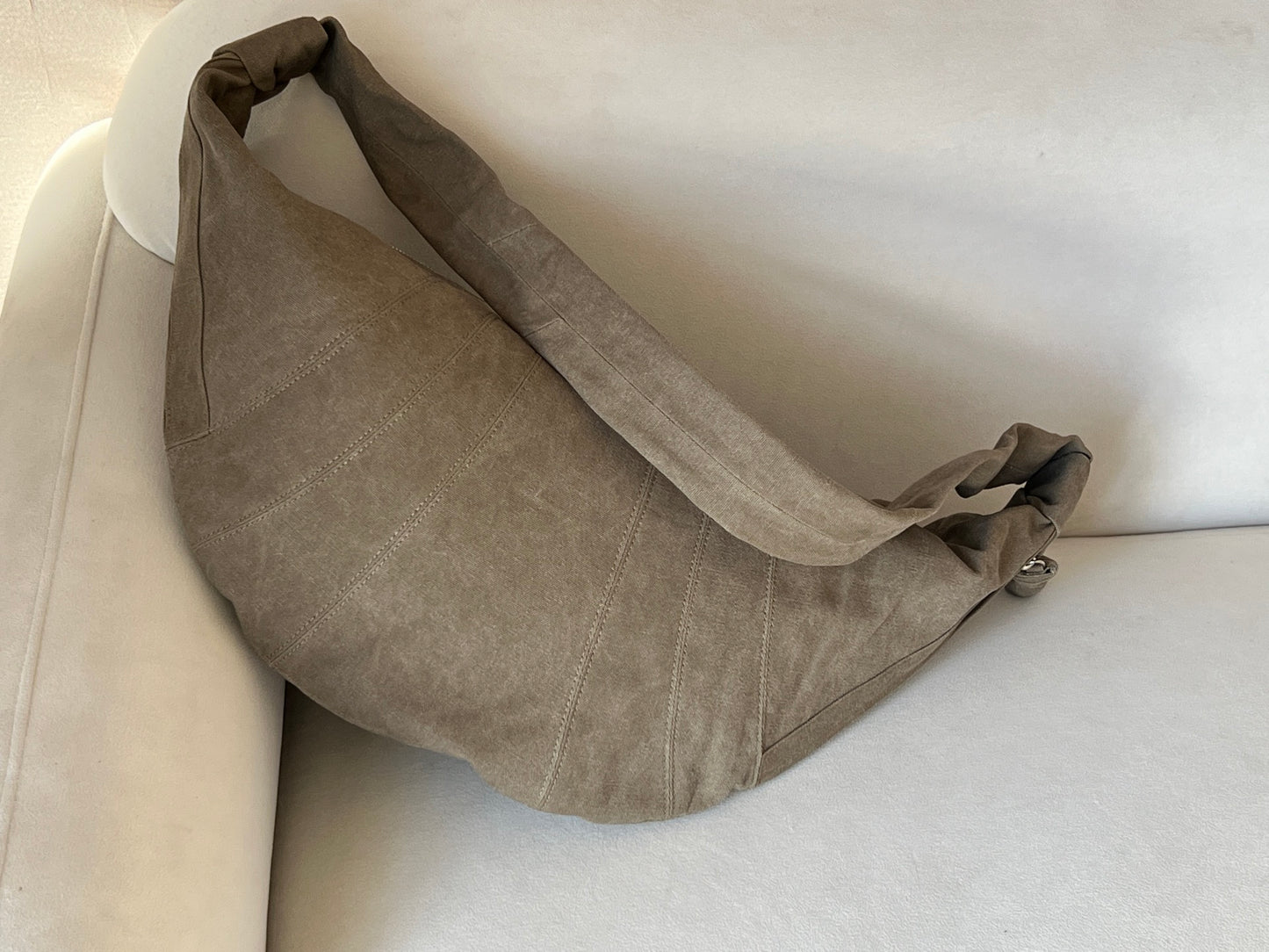 크루아상 백 (croissant bag)
