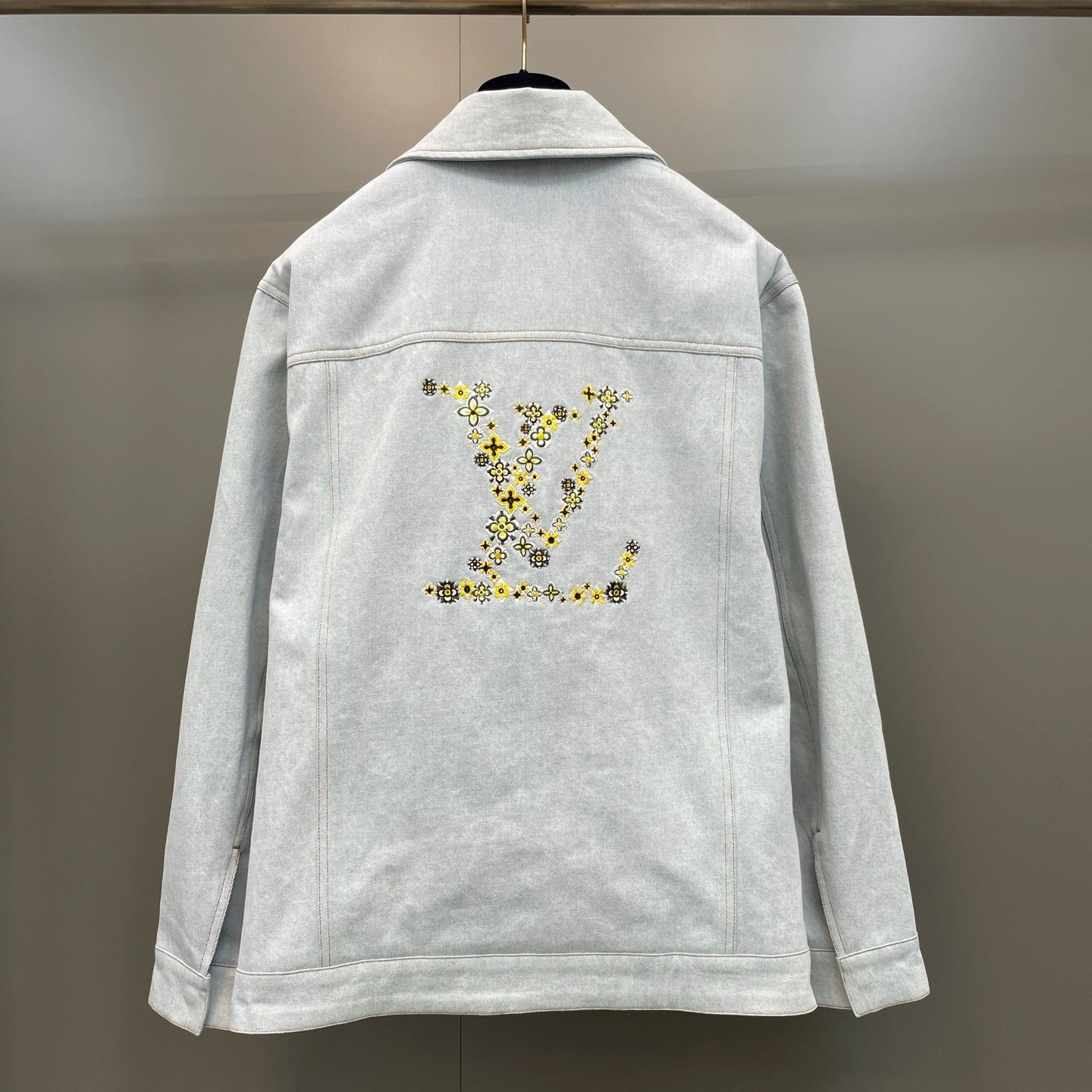 자수 로고 데님자켓 (Embroidered logo denim jacket)