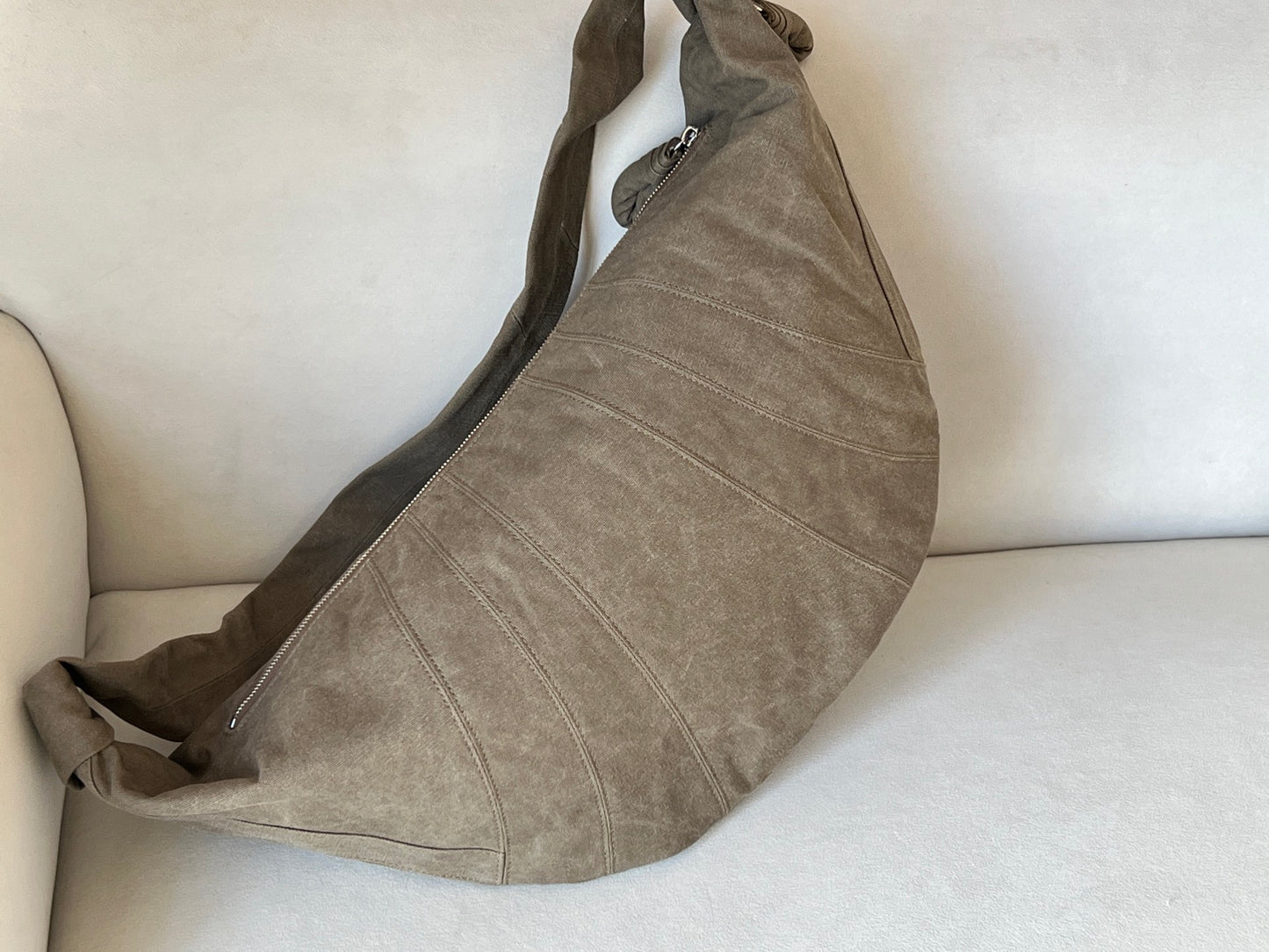 크루아상 백 (croissant bag)
