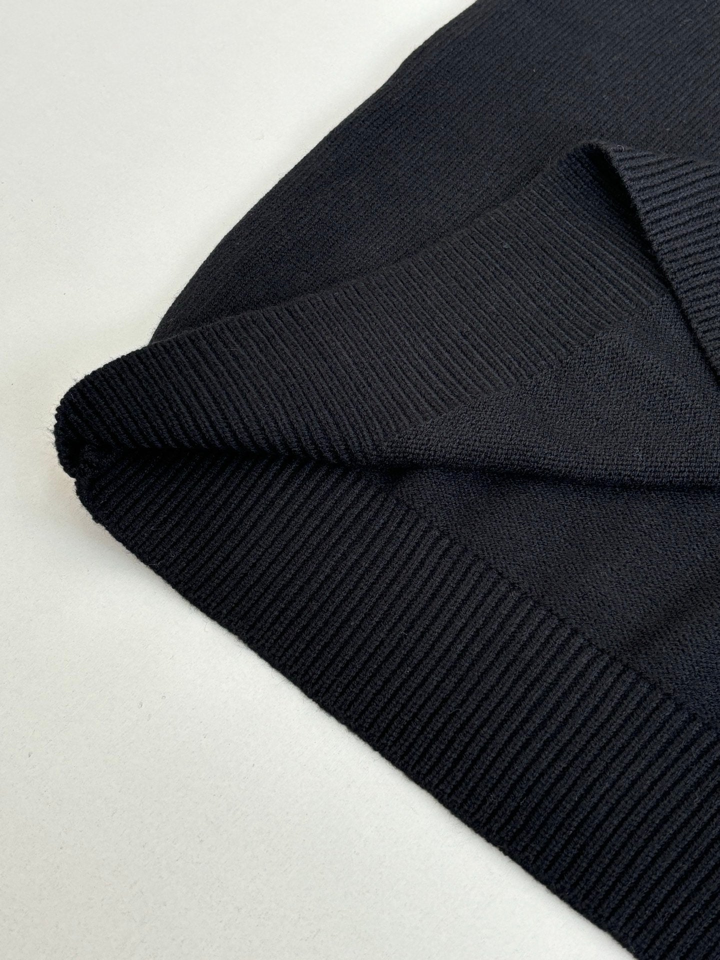 트리옹프 니트 (Triomphe knit)