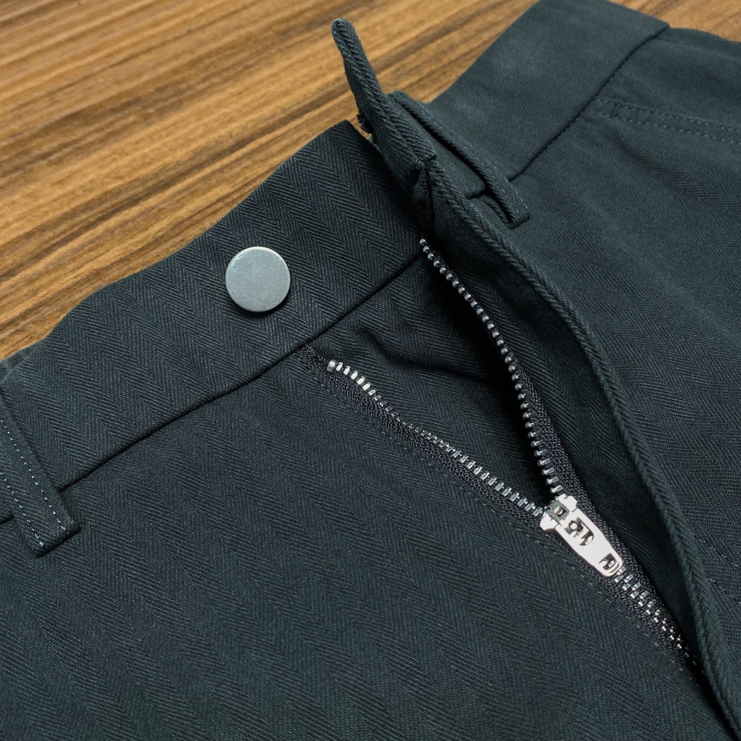 헤링본 코튼 카고바지 (Herringbone Cotton Cargo Pants)