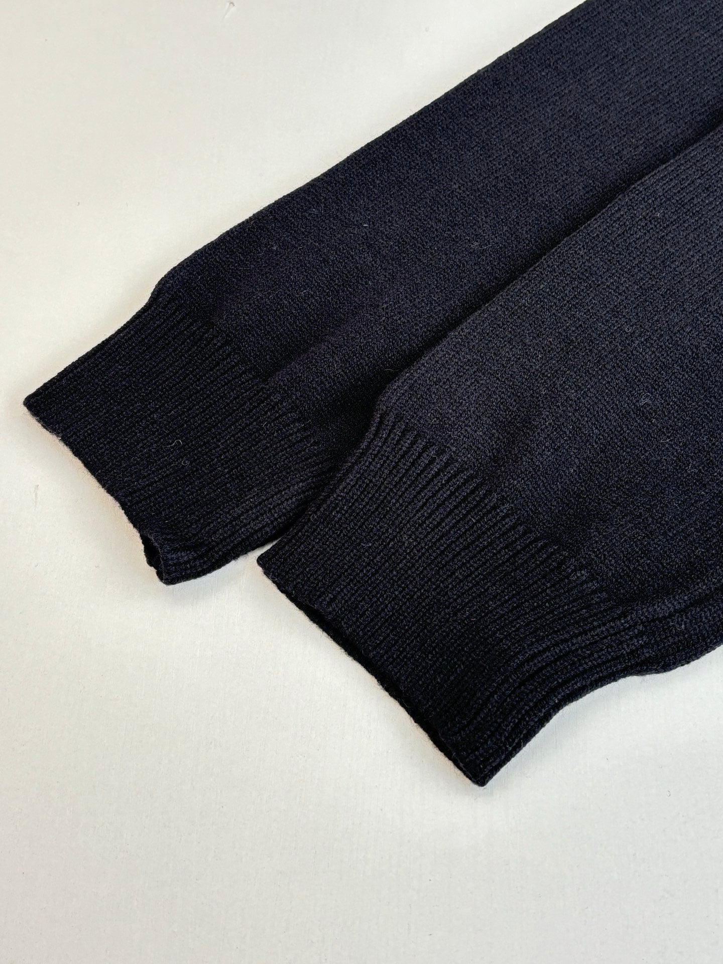 트리옹프 니트 (Triomphe knit)