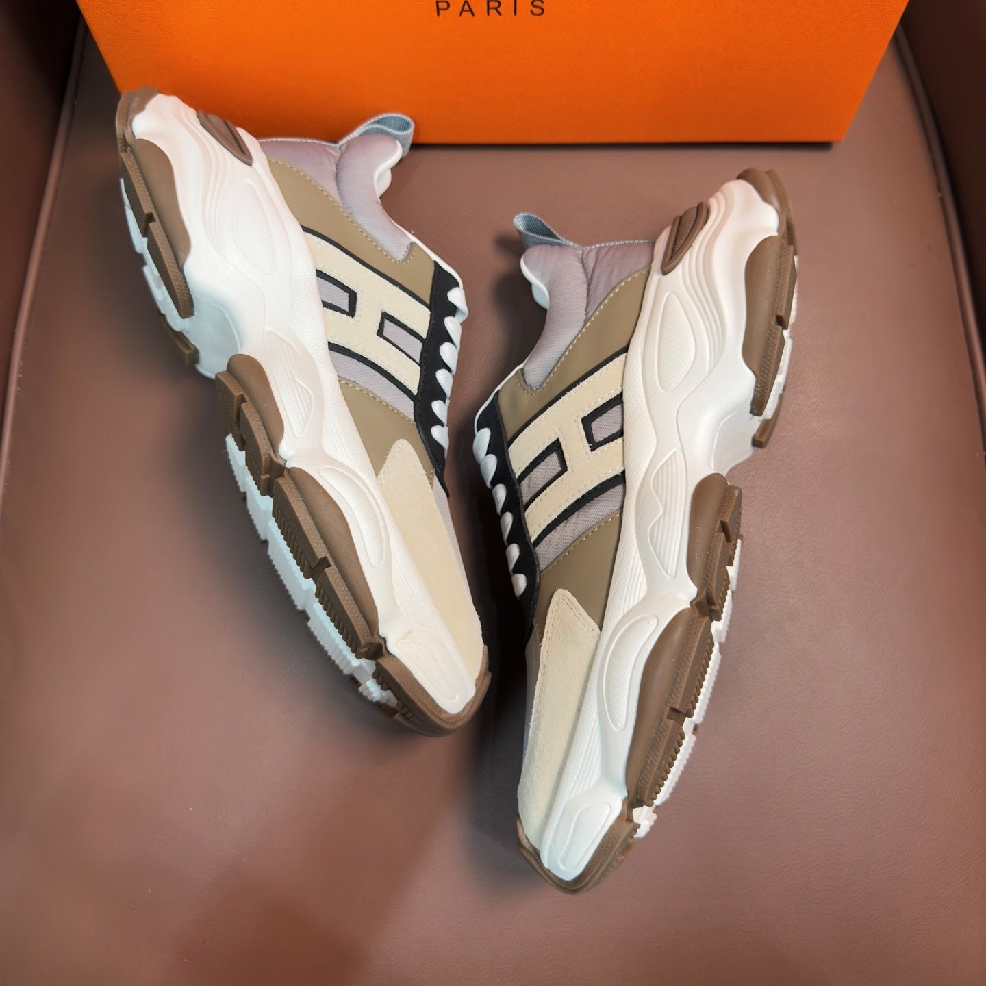 H 패턴 스니커즈 (H pattern sneakers)