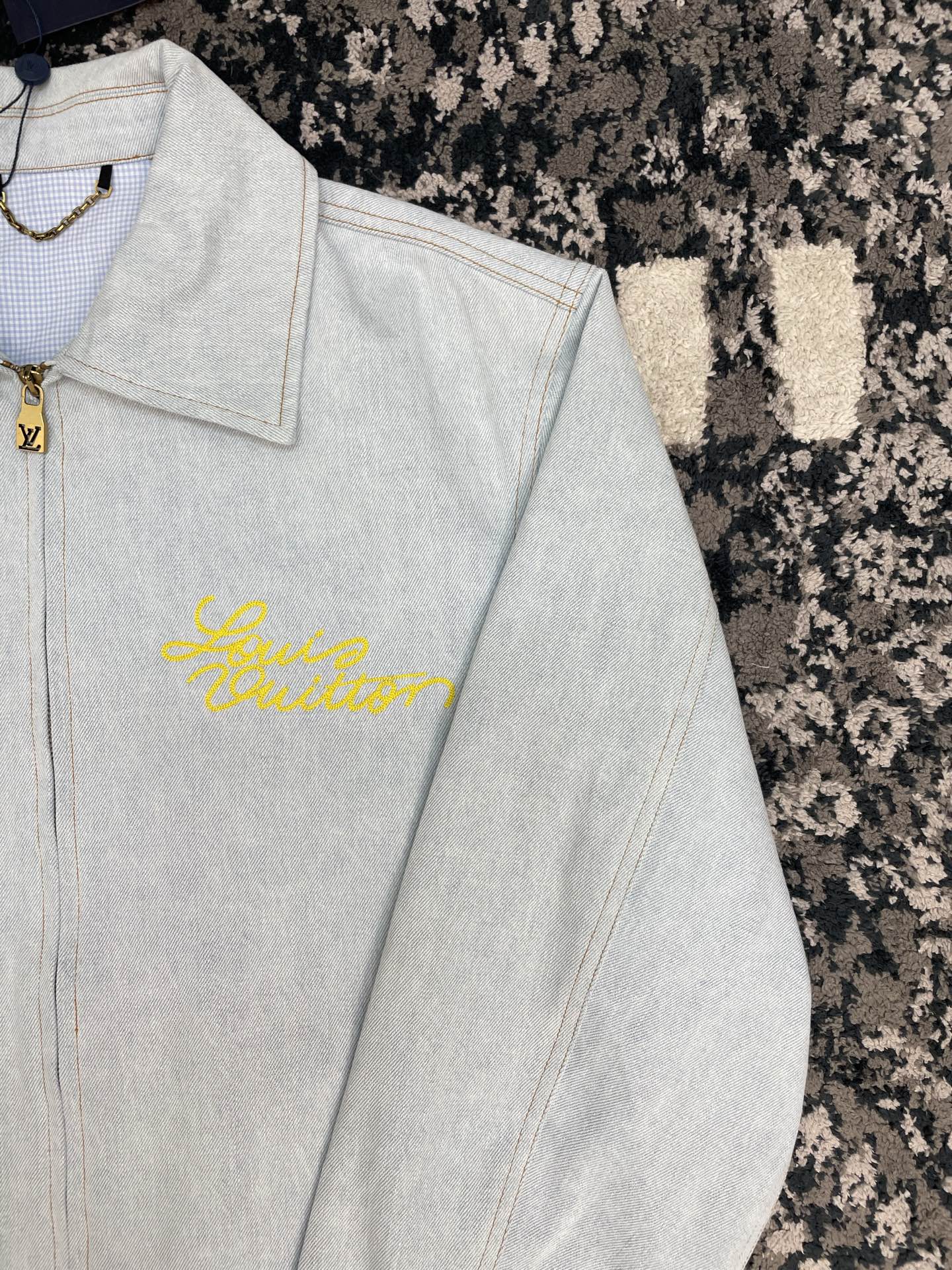 자수 로고 데님자켓 (Embroidered logo denim jacket)