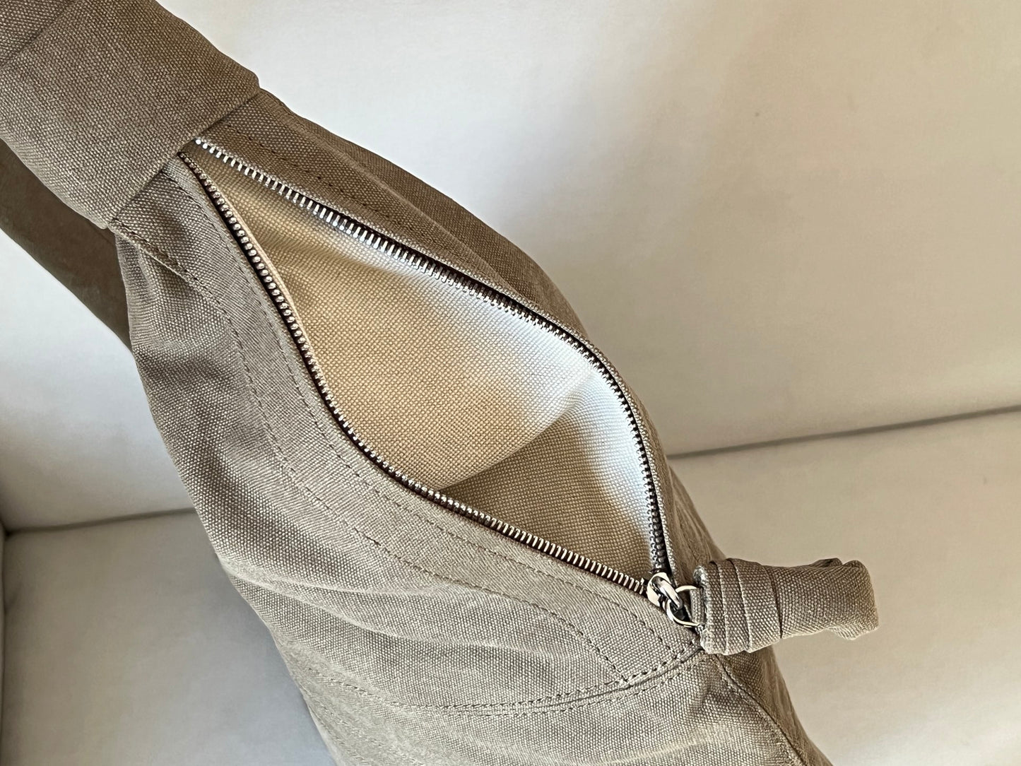 크루아상 백 (croissant bag)