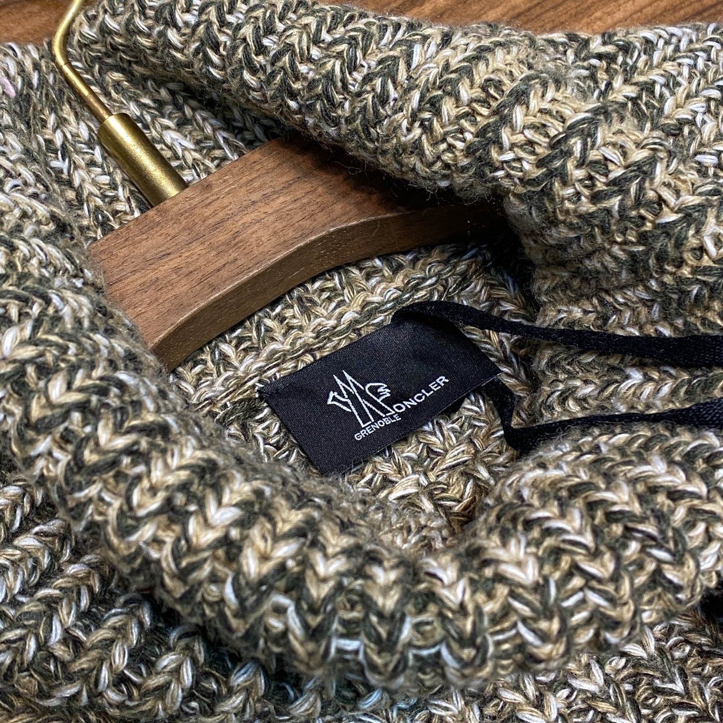 플로럴 니트터틀넥 (Floral knit turtleneck)