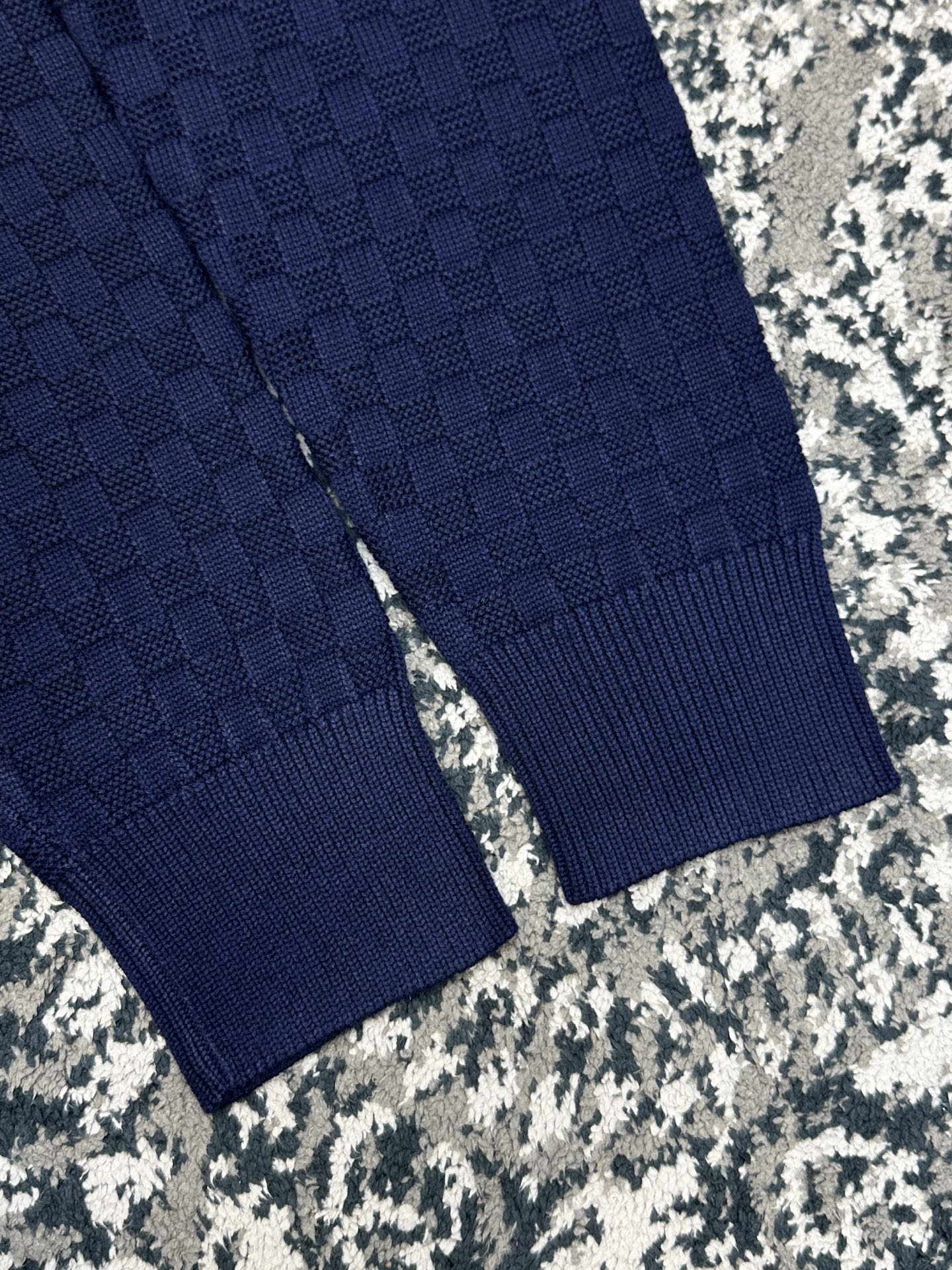 하프 집 니트티 (half zip knit tee)
