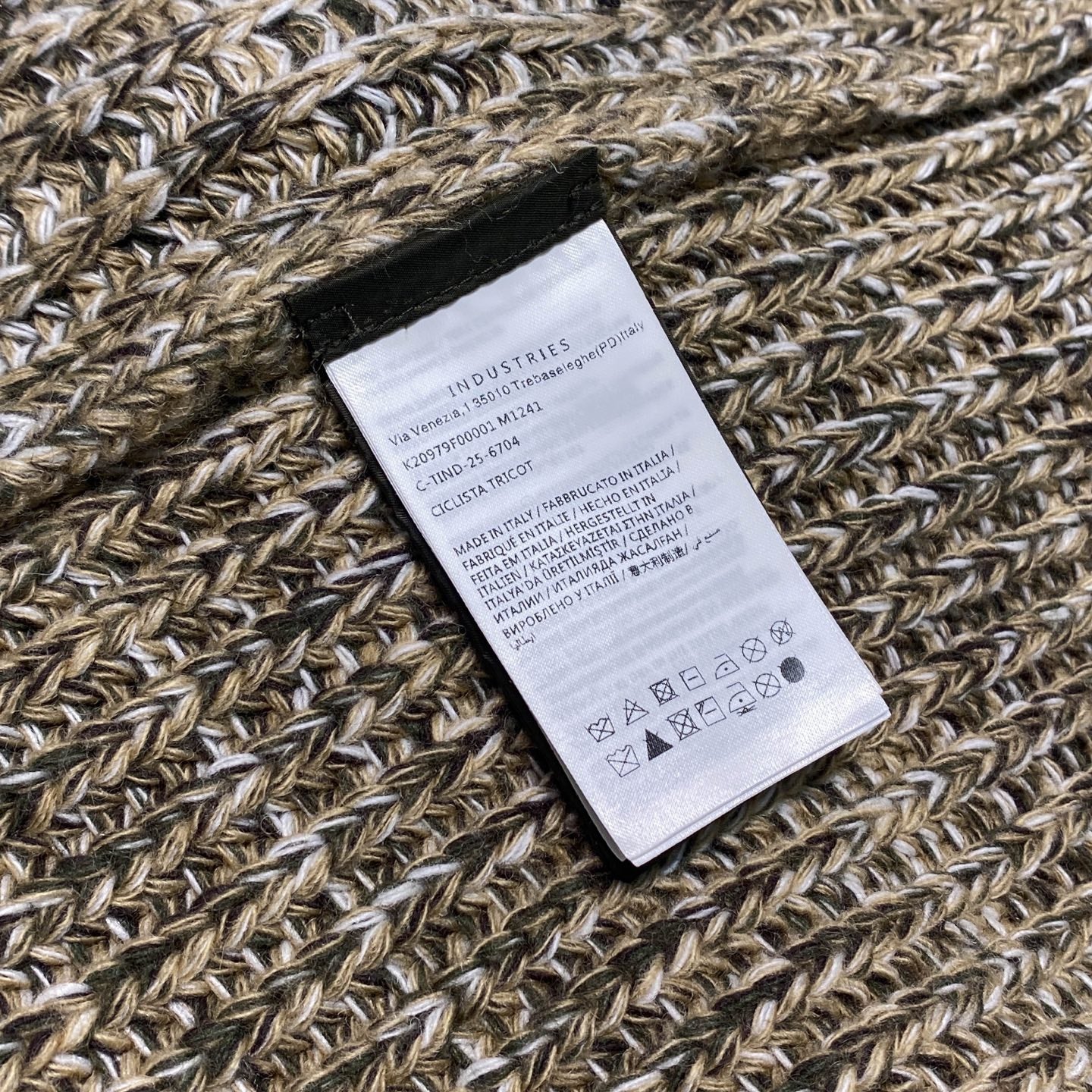 플로럴 니트터틀넥 (Floral knit turtleneck)
