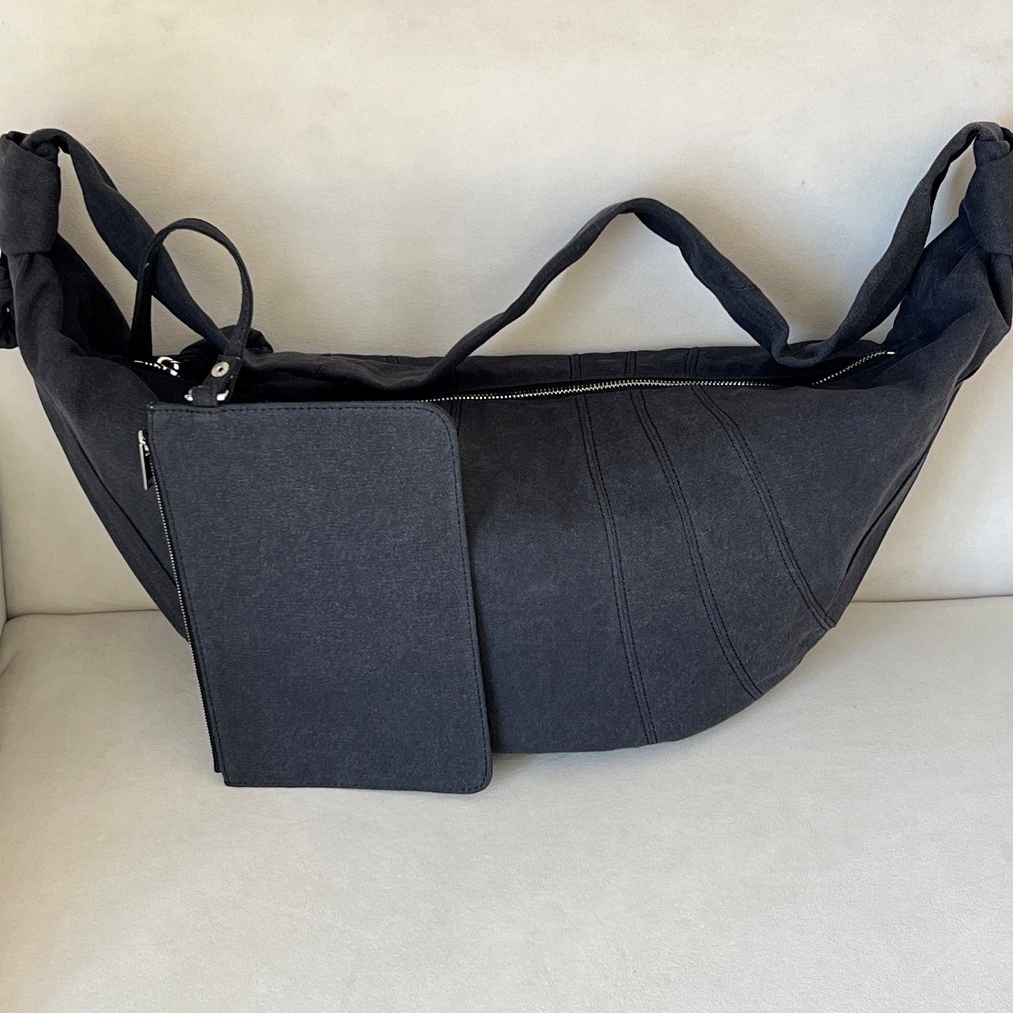 크루아상 백 (croissant bag)