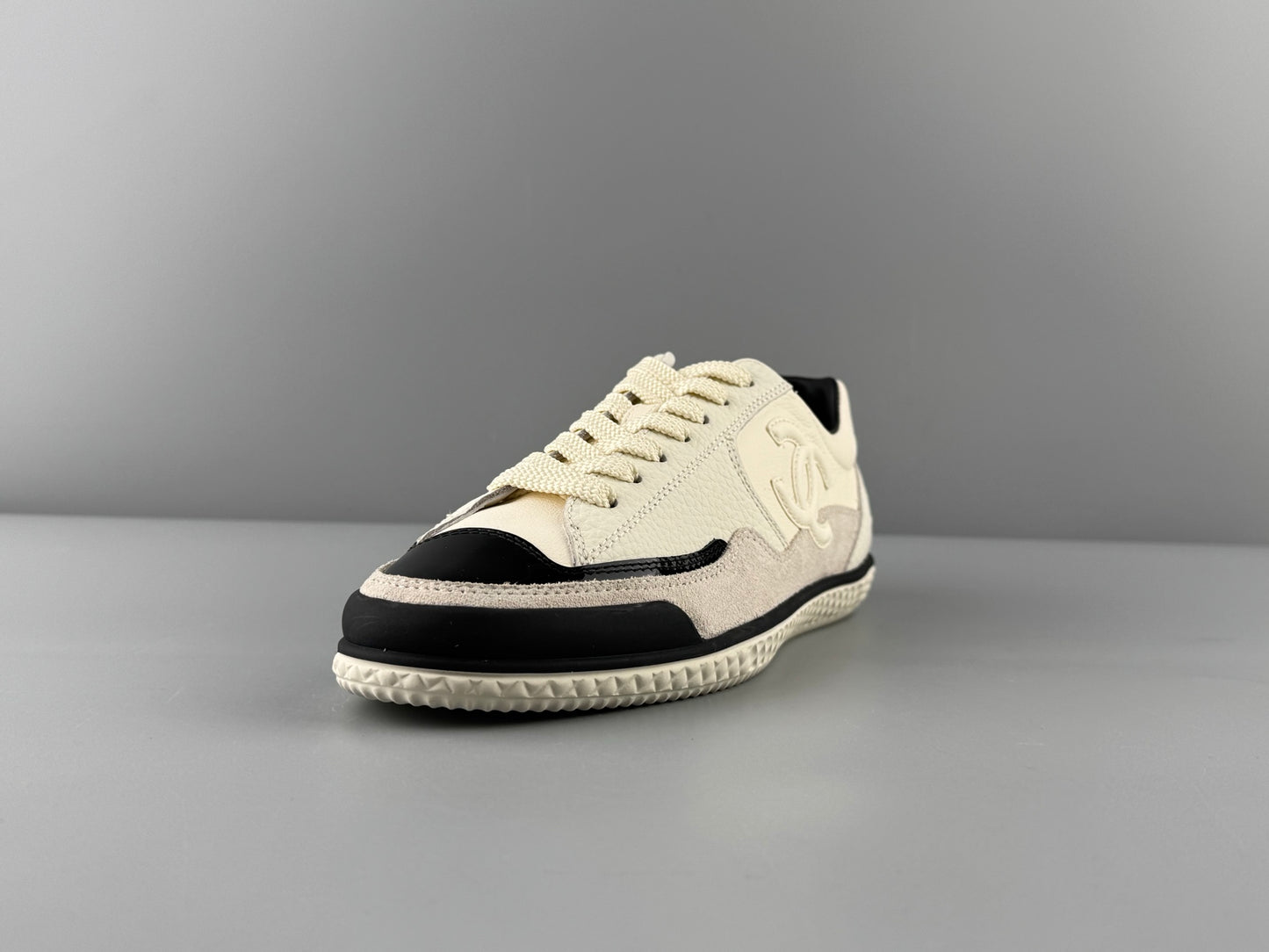 에나멜 스니커즈 (enamel sneakers)