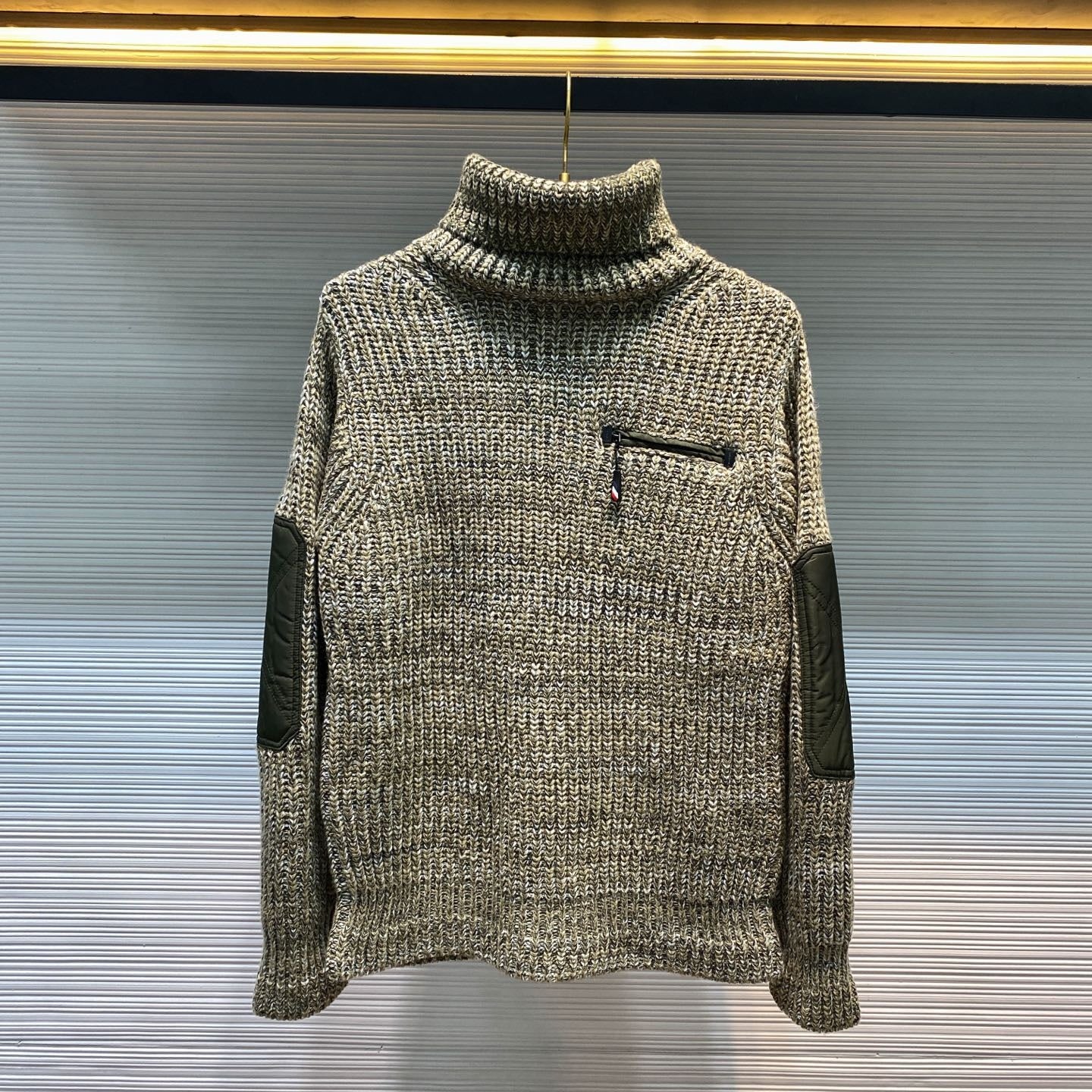 플로럴 니트터틀넥 (Floral knit turtleneck)