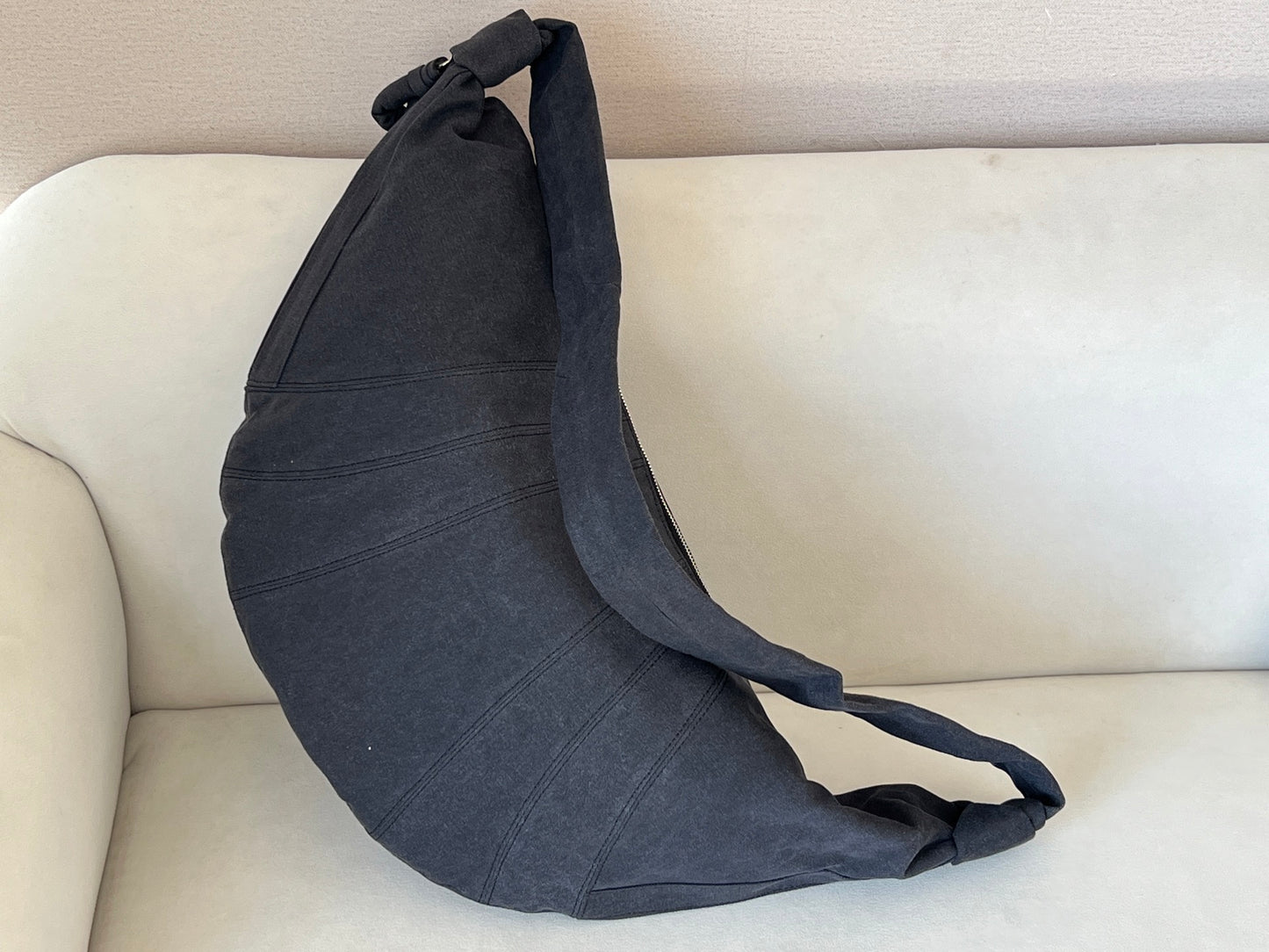 크루아상 백 (croissant bag)