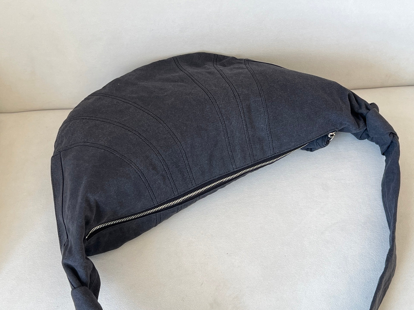 크루아상 백 (croissant bag)