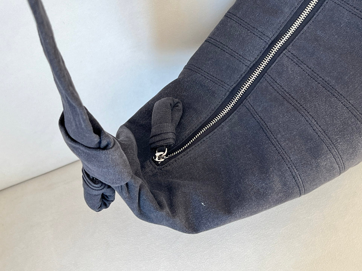 크루아상 백 (croissant bag)