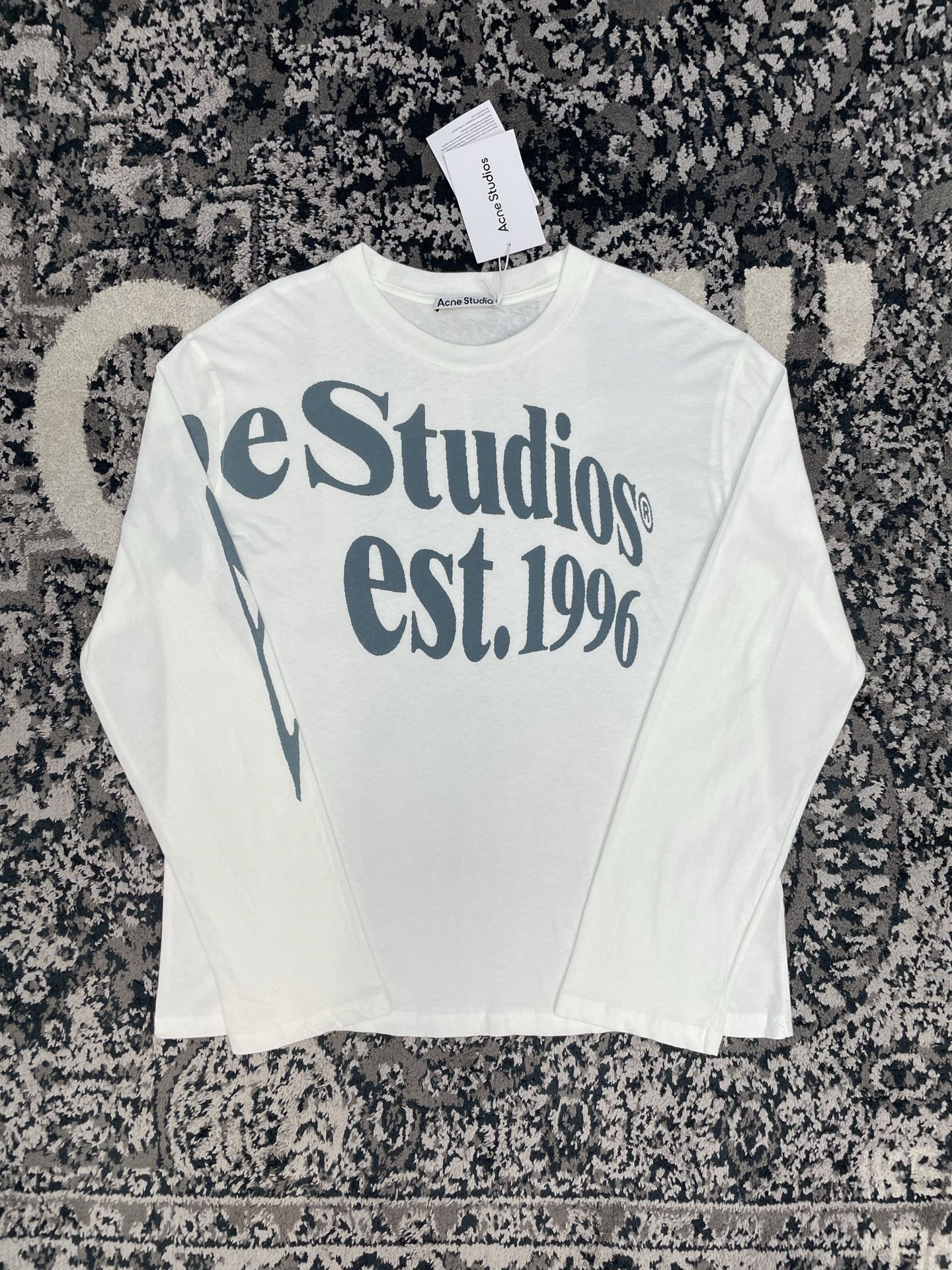 눈송이 패턴 맨투맨 (Snowflake pattern sweatshirt)
