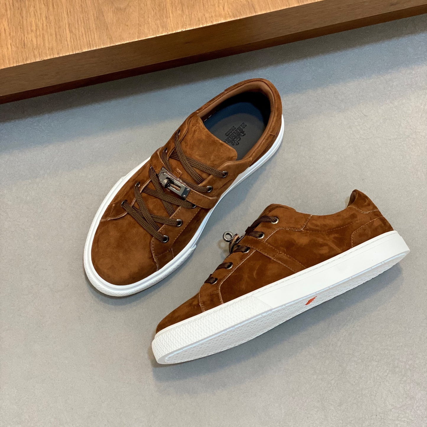 스플라이싱 스니커즈 (Splicing sneakers)