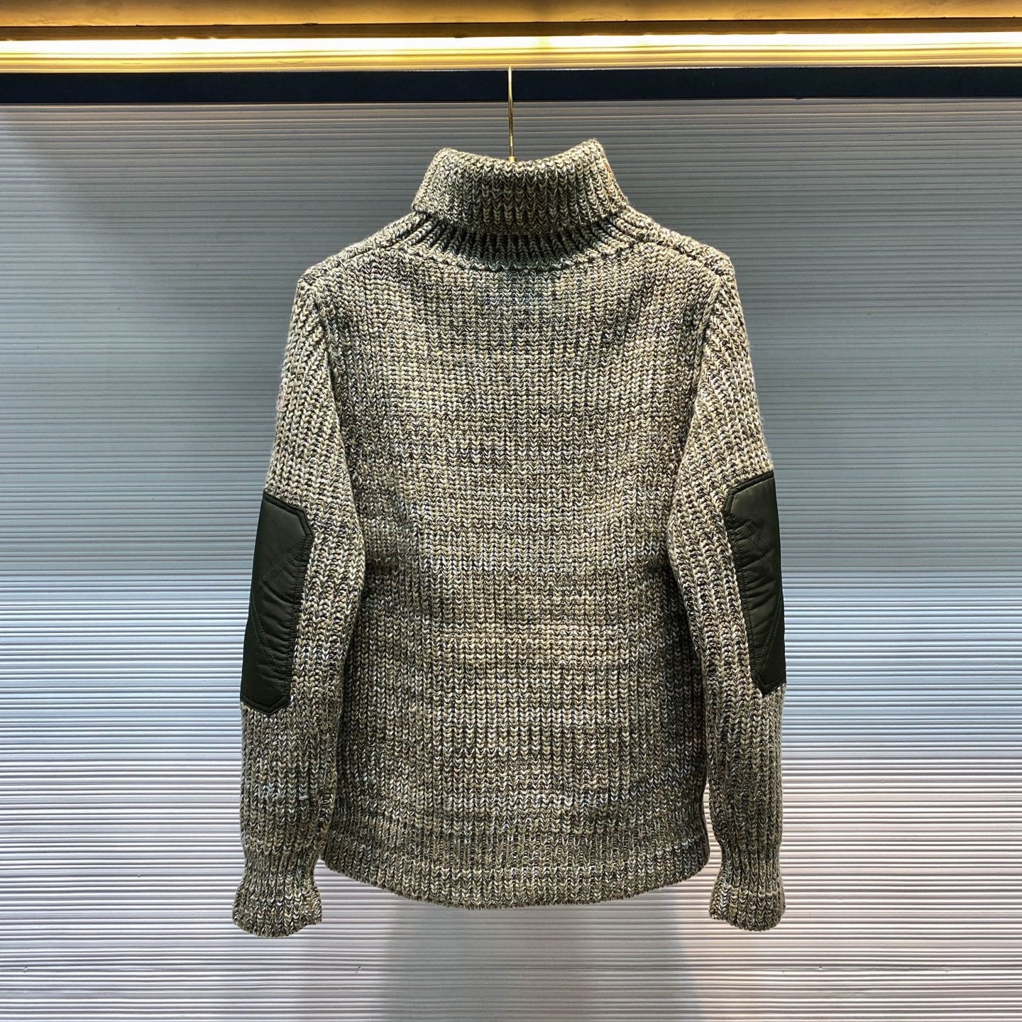 플로럴 니트터틀넥 (Floral knit turtleneck)