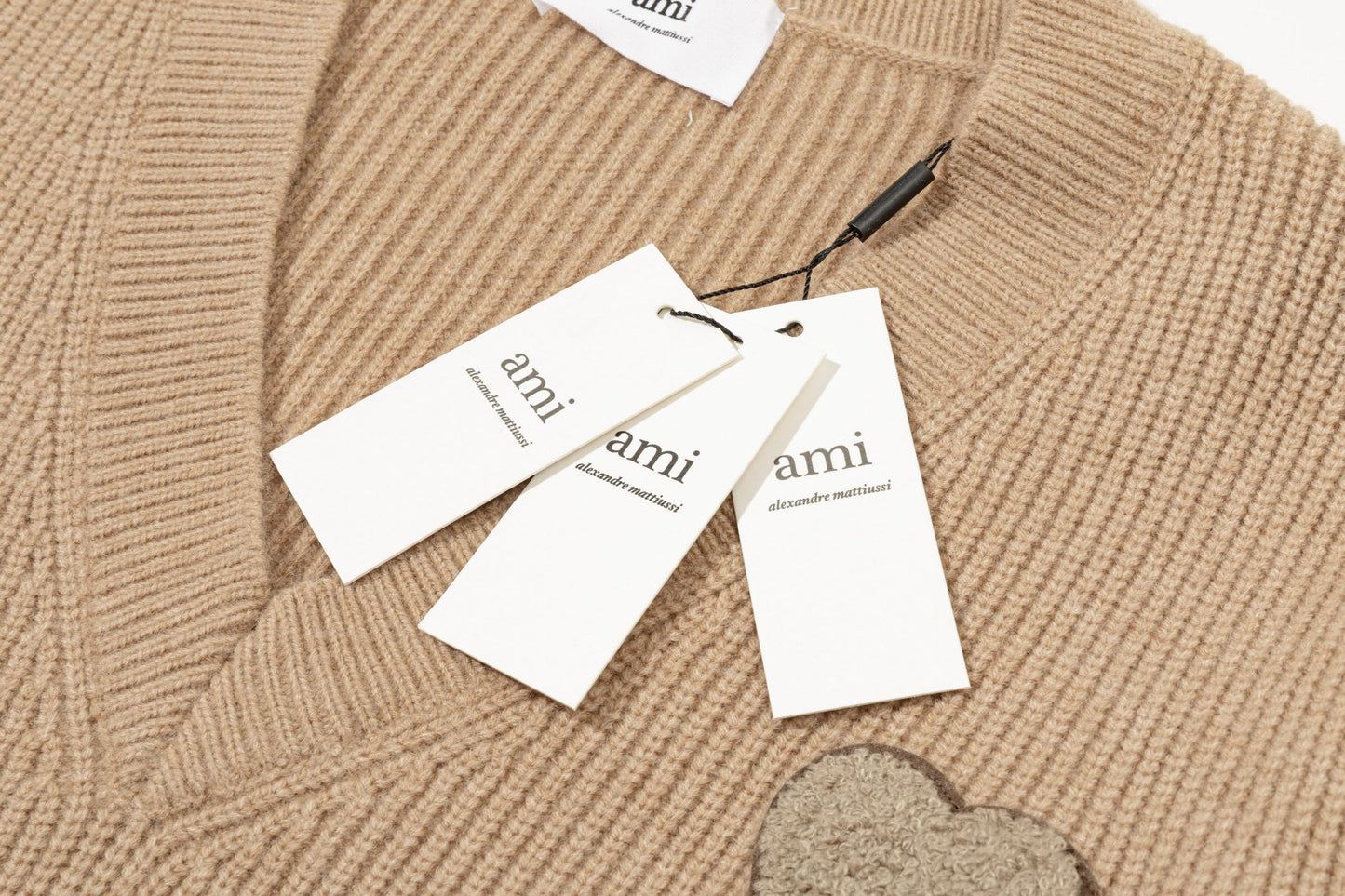 콘트라스트 니트티 (Contrast knit tee)