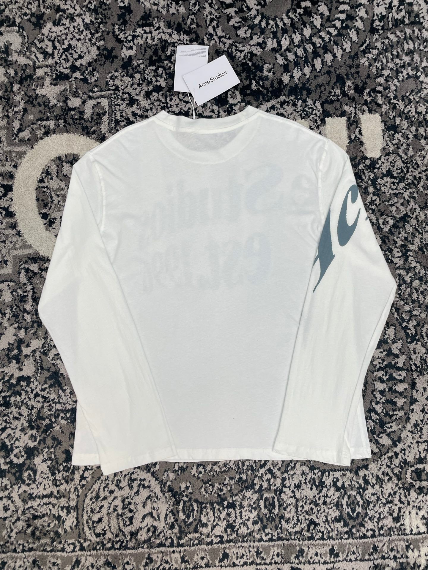 눈송이 패턴 맨투맨 (Snowflake pattern sweatshirt)