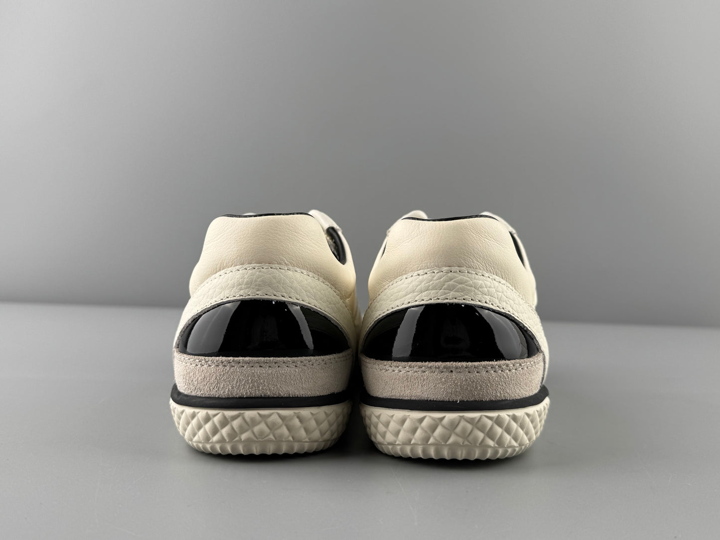 에나멜 스니커즈 (enamel sneakers)
