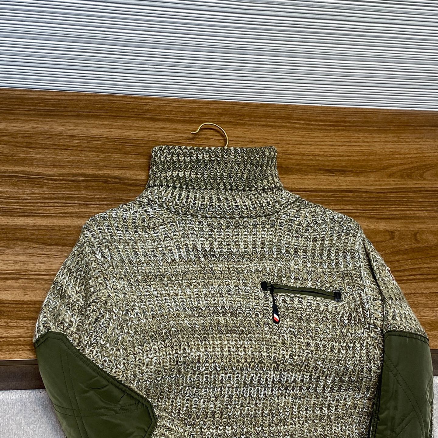 플로럴 니트터틀넥 (Floral knit turtleneck)