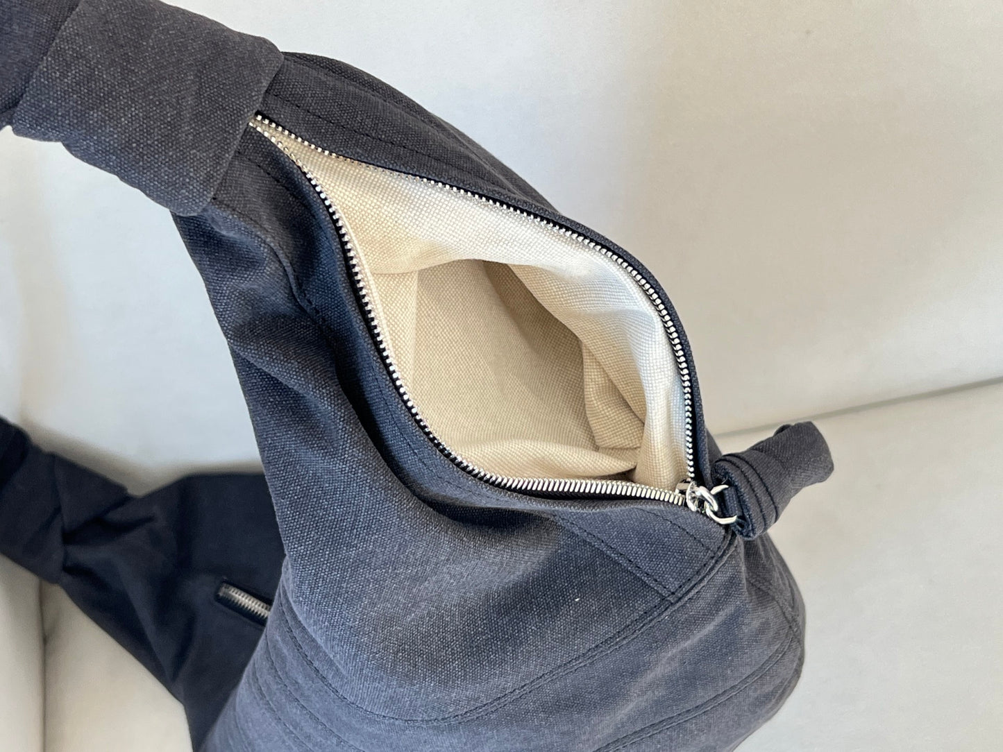 크루아상 백 (croissant bag)