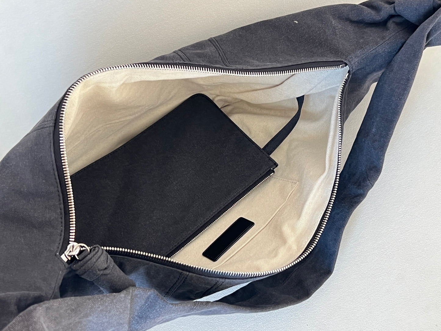 크루아상 백 (croissant bag)