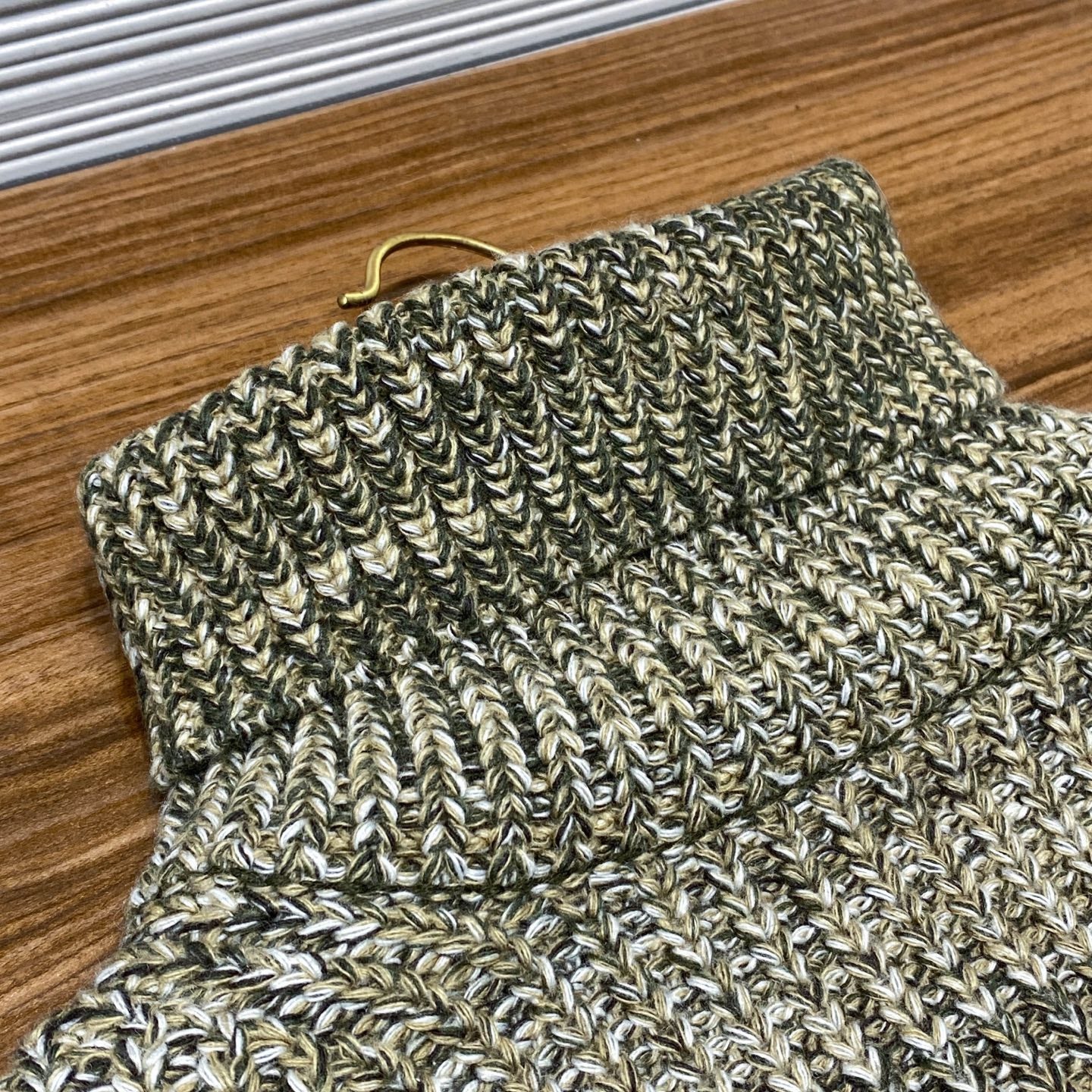 플로럴 니트터틀넥 (Floral knit turtleneck)