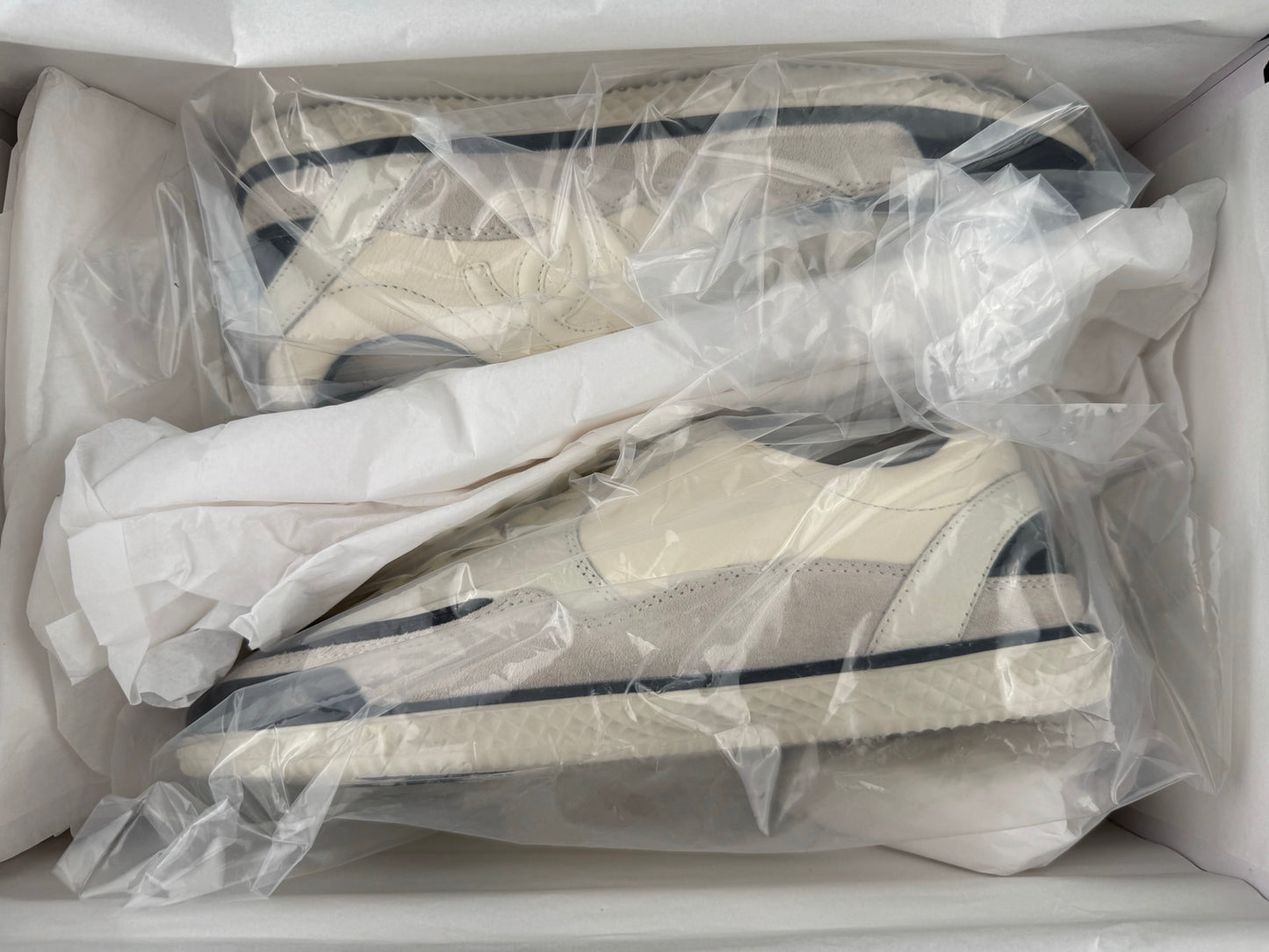에나멜 스니커즈 (enamel sneakers)