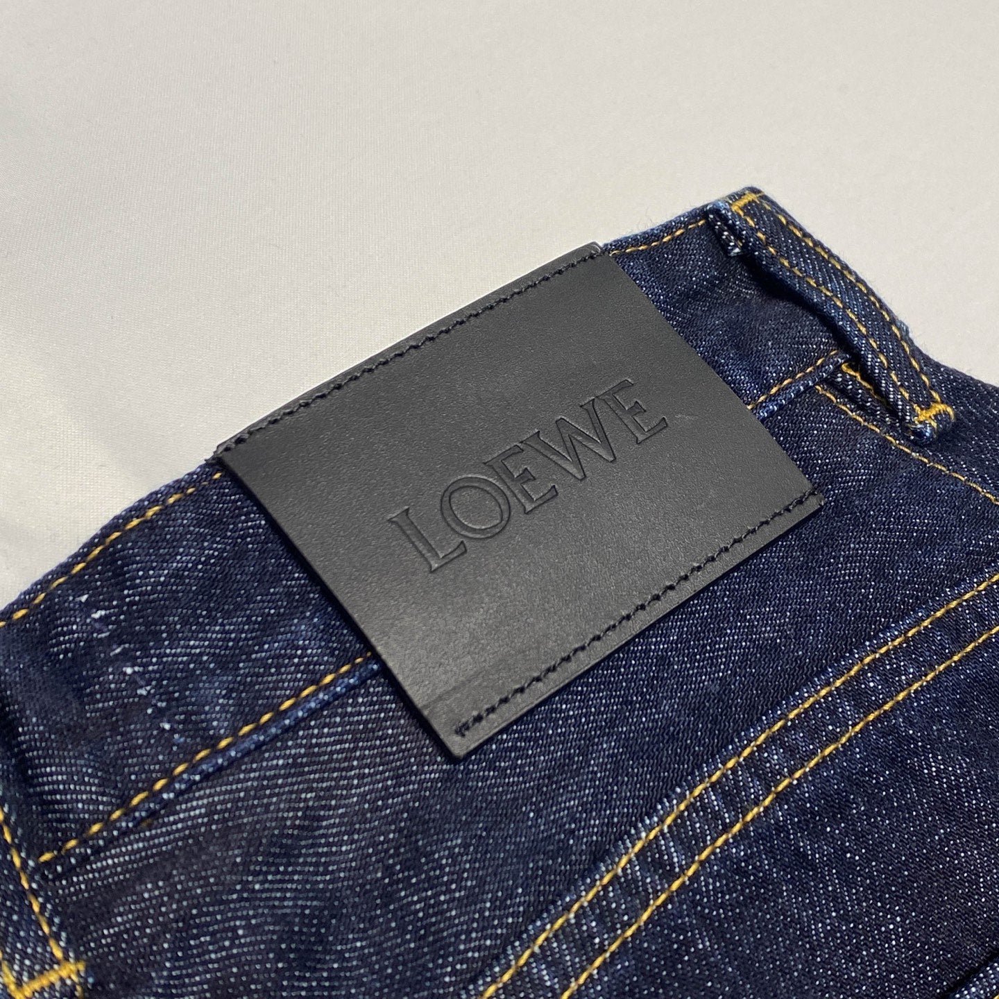 테이퍼드 청바지 (Tapered Jeans)