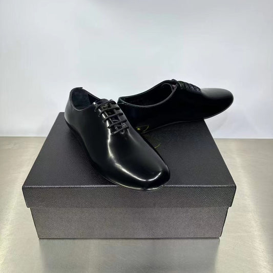 샤이니 레더슈즈 (Shiny leather shoes)