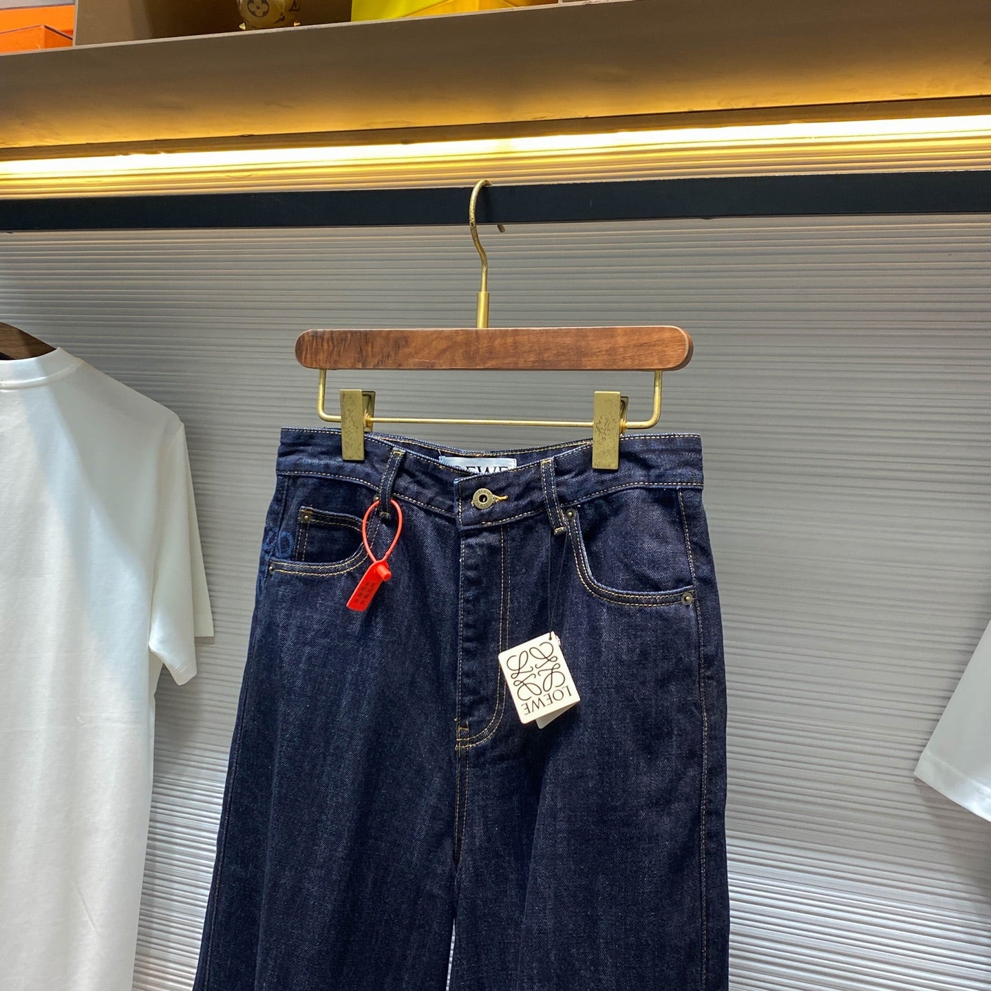 테이퍼드 청바지 (Tapered Jeans)