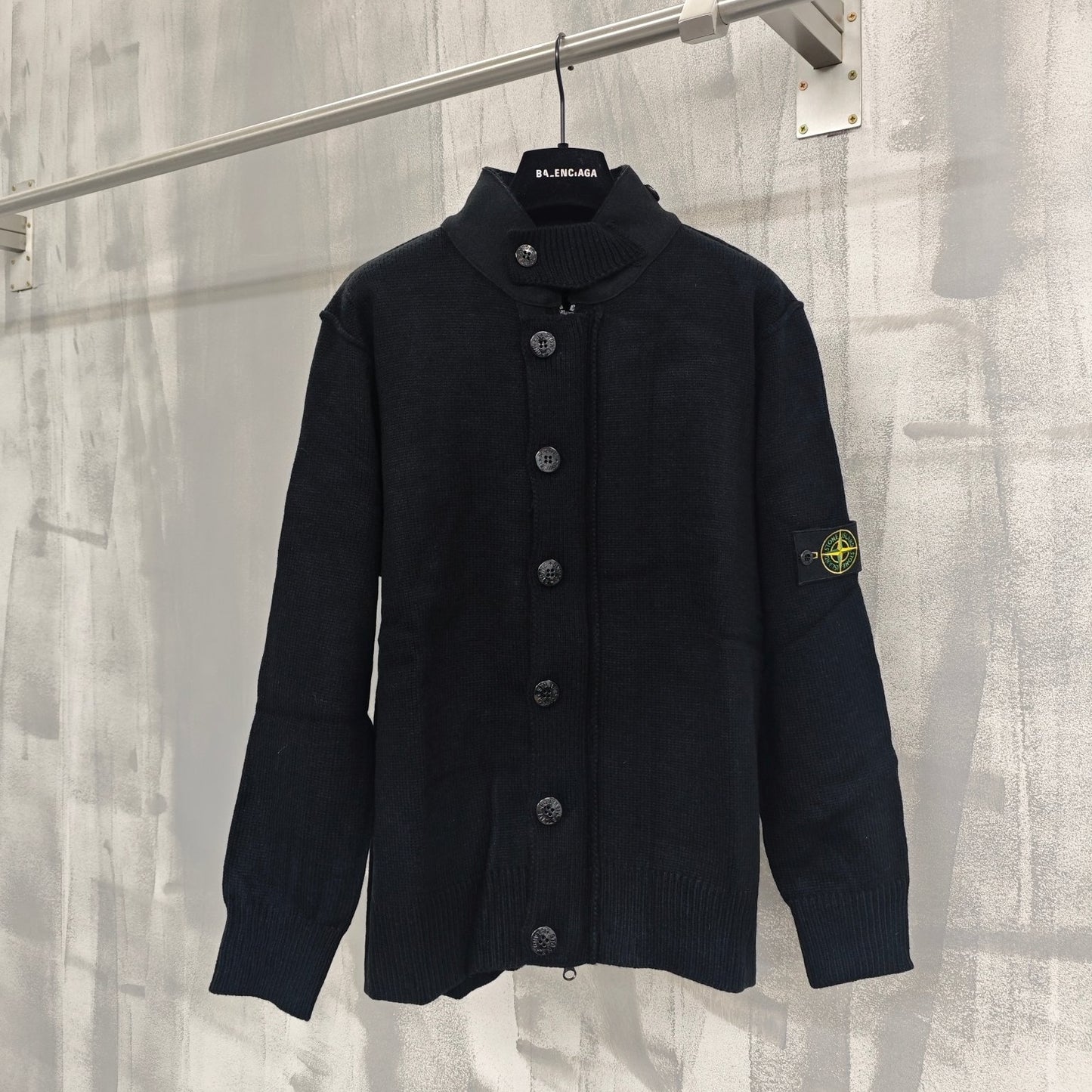 하이넥 버튼업 가디건 (High-neck button-up cardigan)