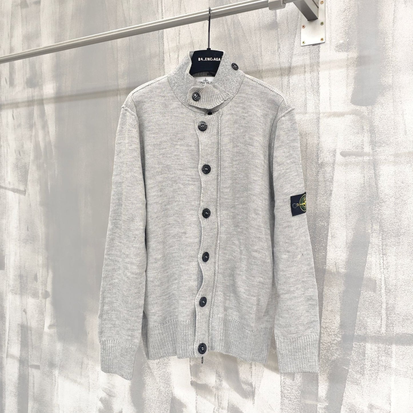 하이넥 버튼업 가디건 (High-neck button-up cardigan)