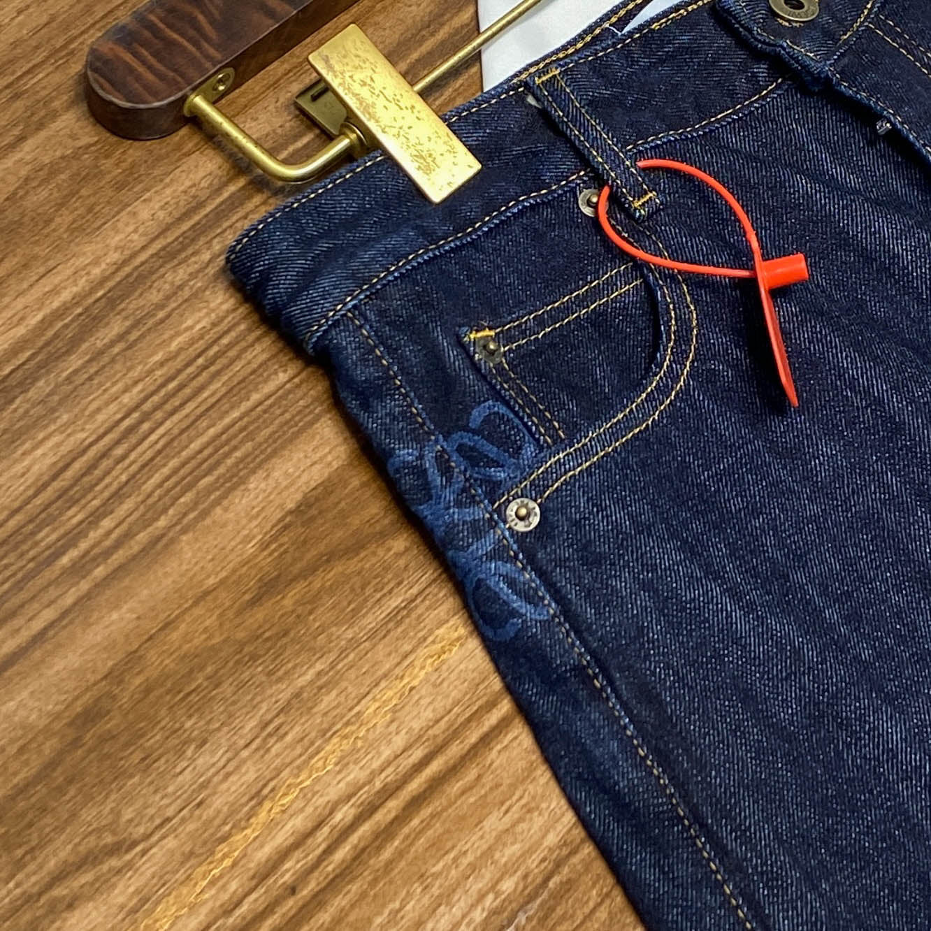 테이퍼드 청바지 (Tapered Jeans)