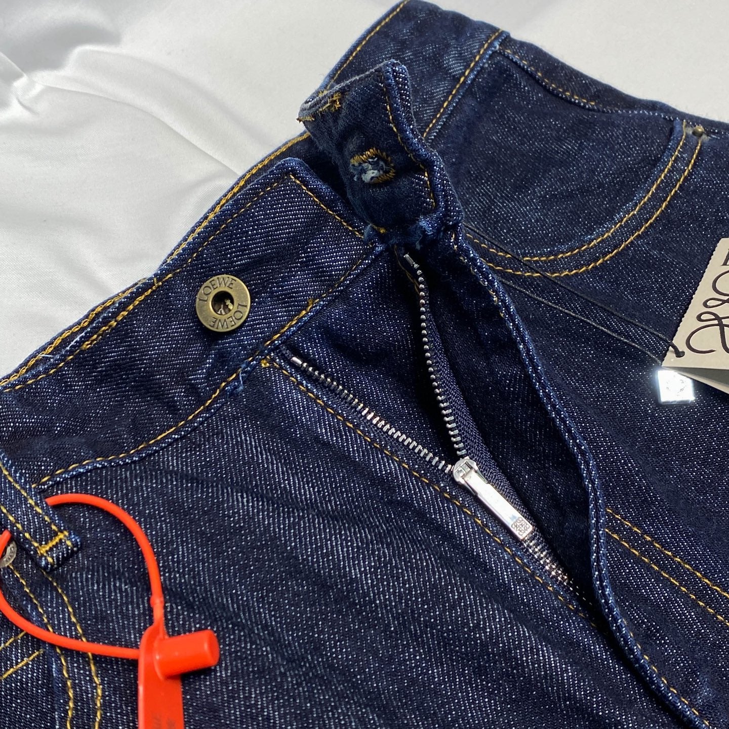 테이퍼드 청바지 (Tapered Jeans)