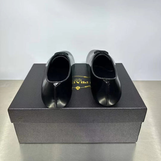 샤이니 레더슈즈 (Shiny leather shoes)