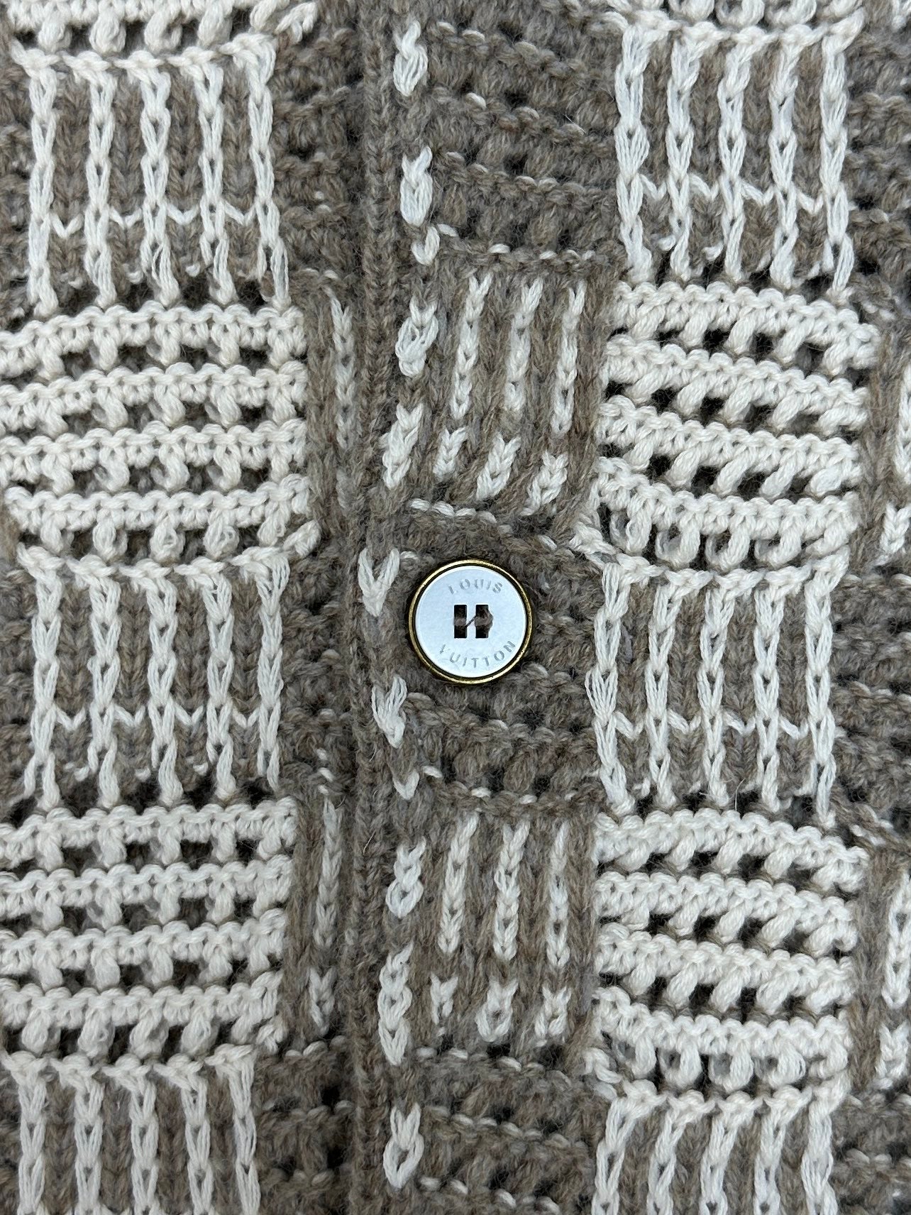 톤온톤 체크 가디건 (Tone-on-tone check cardigan)
