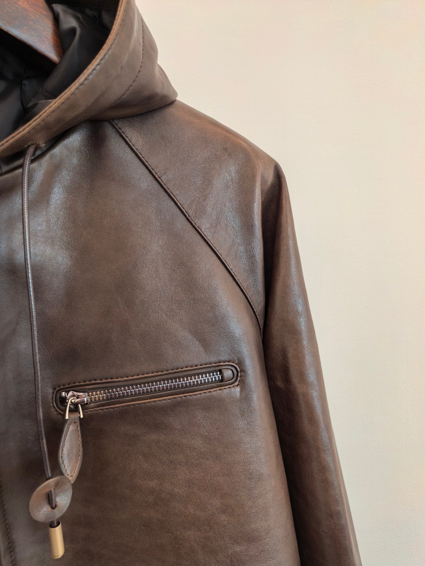 오일링 후드가죽점퍼 (Oiling hooded leather jumper)