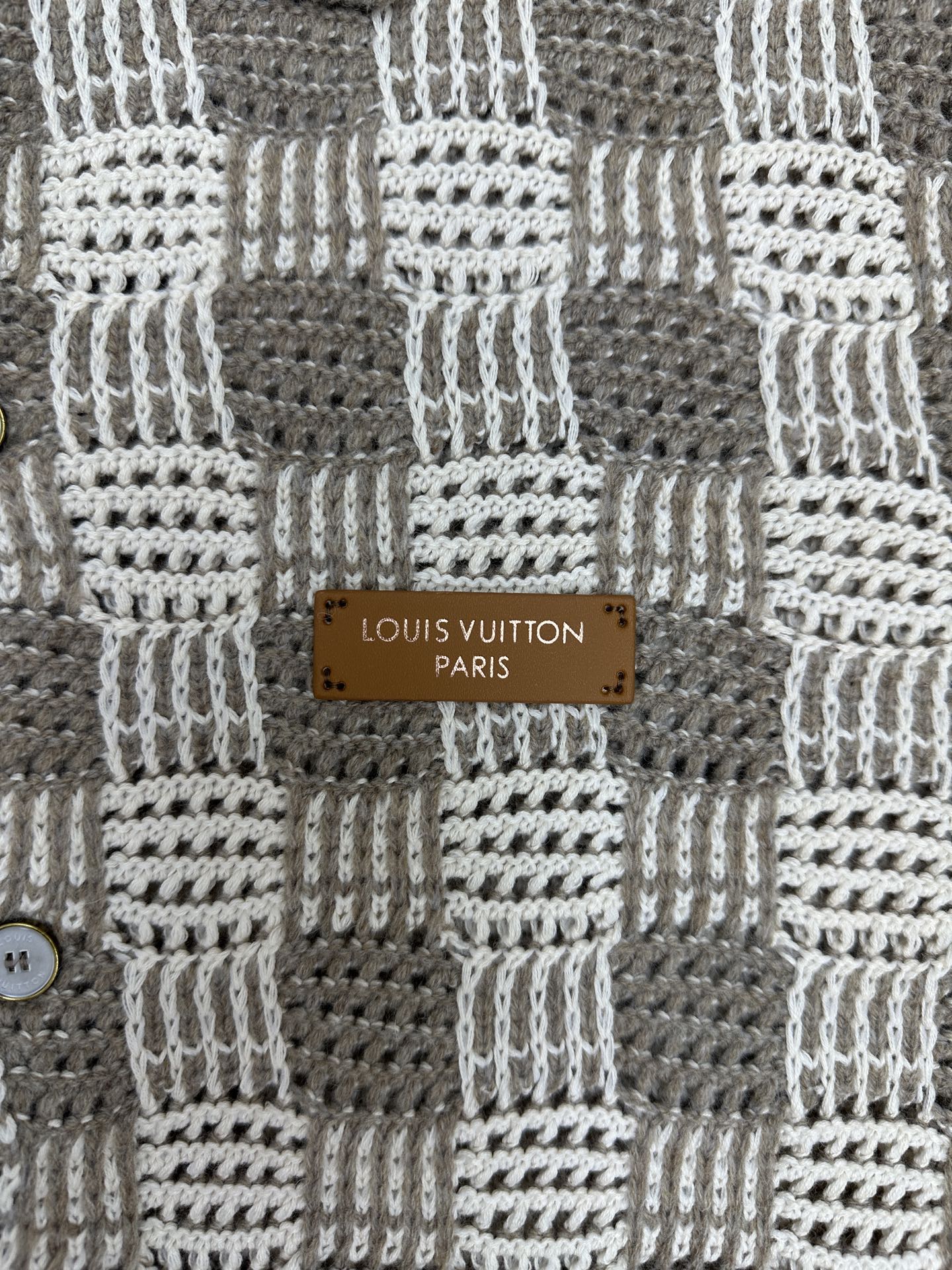 톤온톤 체크 가디건 (Tone-on-tone check cardigan)