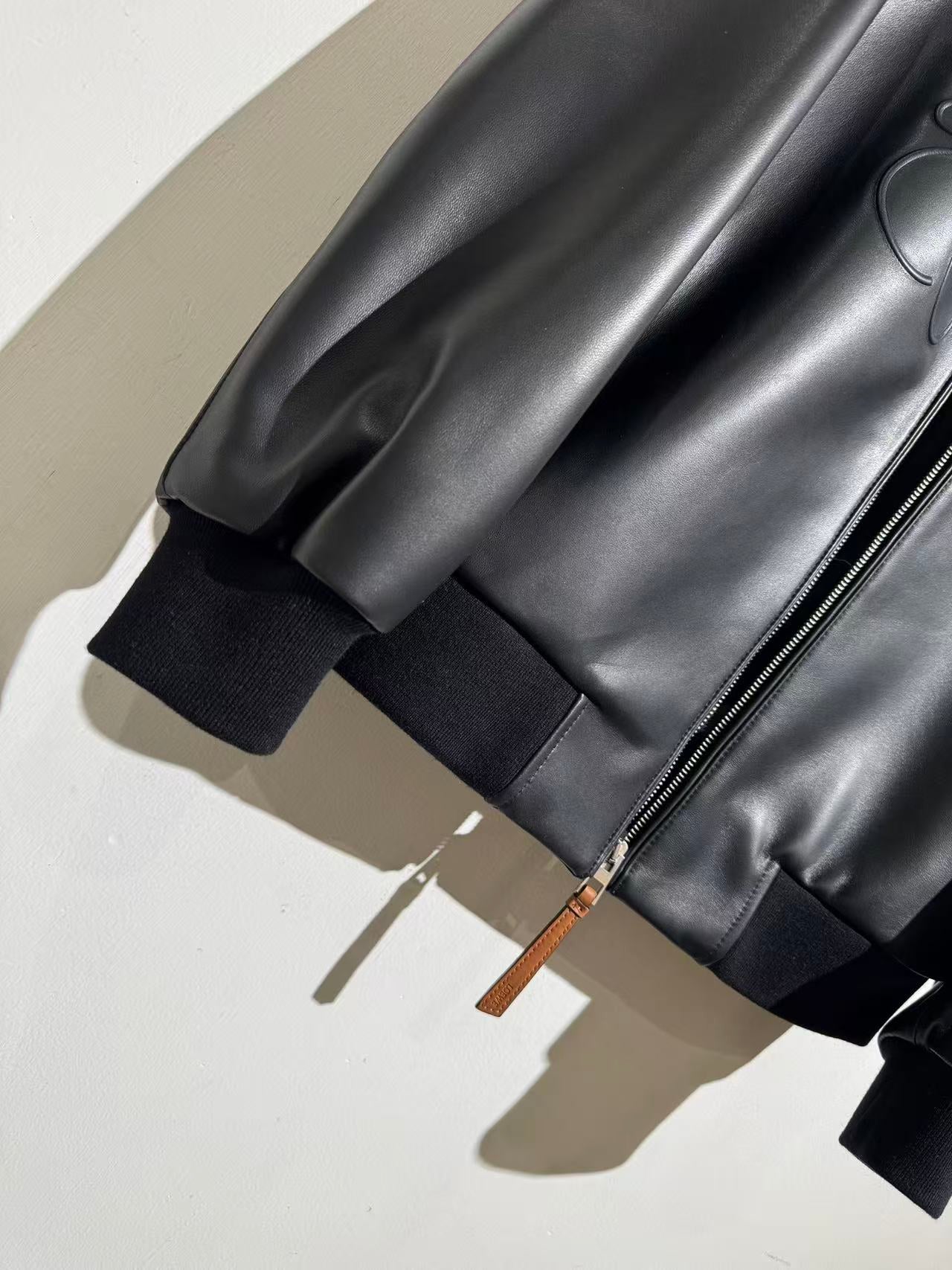 엠보싱 양가죽자켓 (Embossed sheepskin jacket)