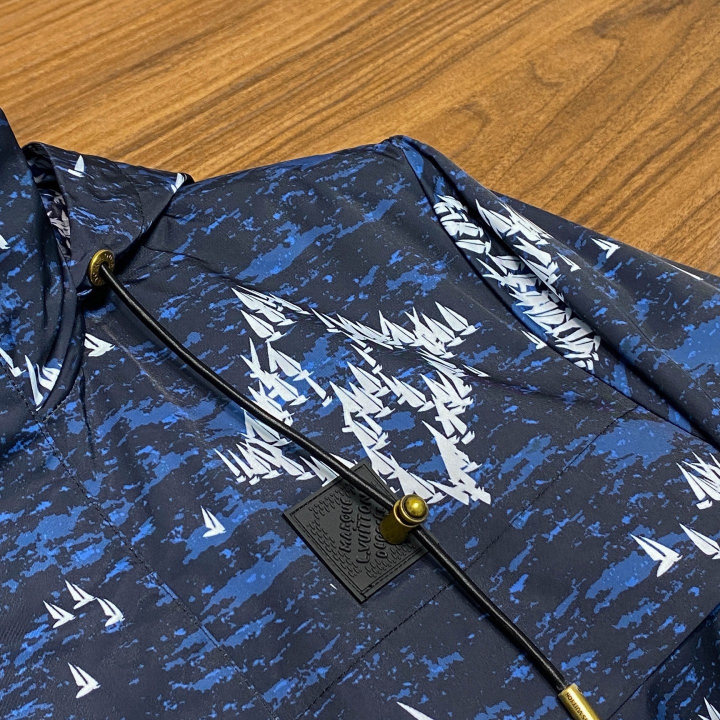 다크블루 윈드브레이커 (dark blue windbreaker)