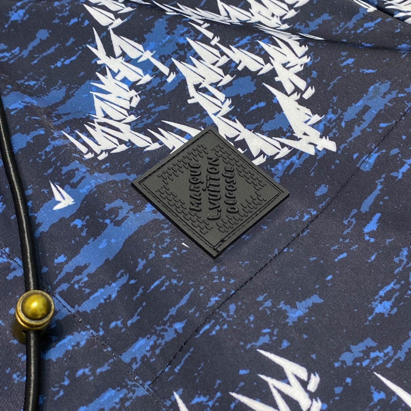 다크블루 윈드브레이커 (dark blue windbreaker)