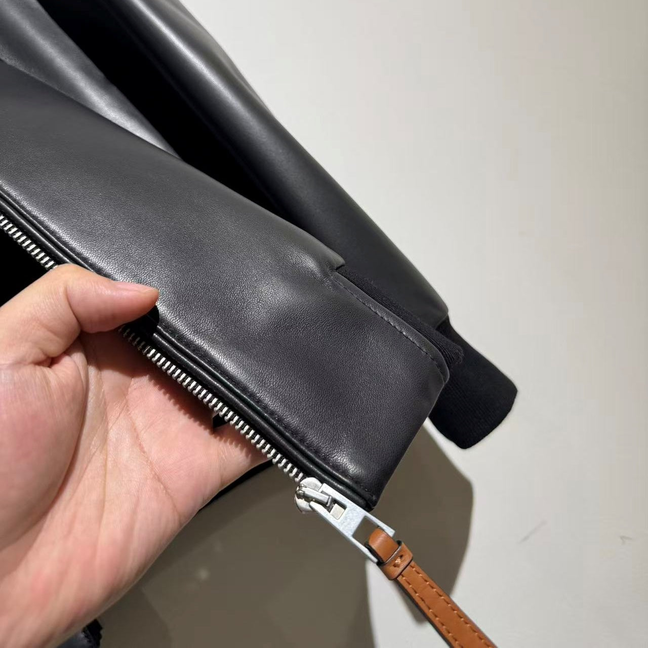 엠보싱 양가죽자켓 (Embossed sheepskin jacket)