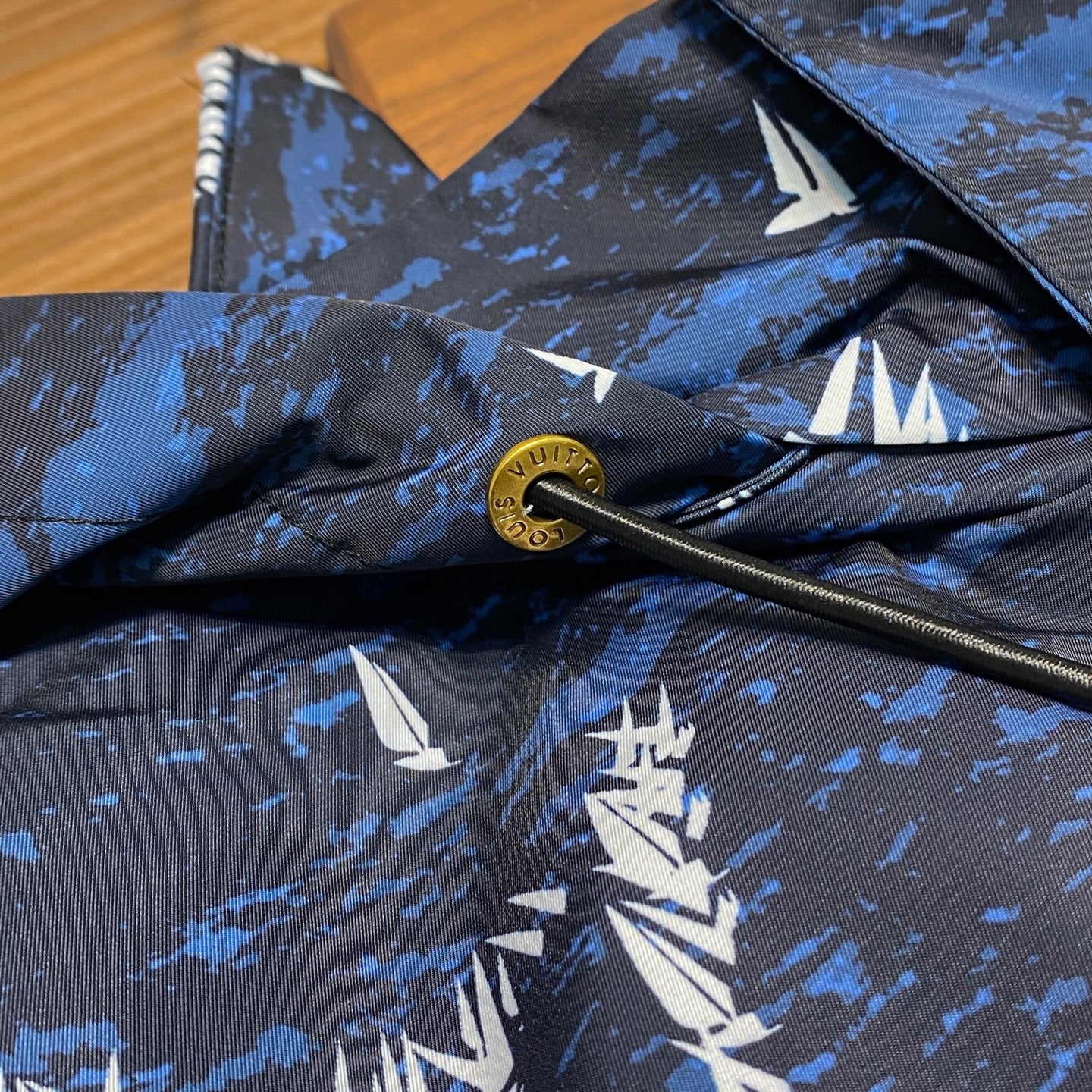 다크블루 윈드브레이커 (dark blue windbreaker)