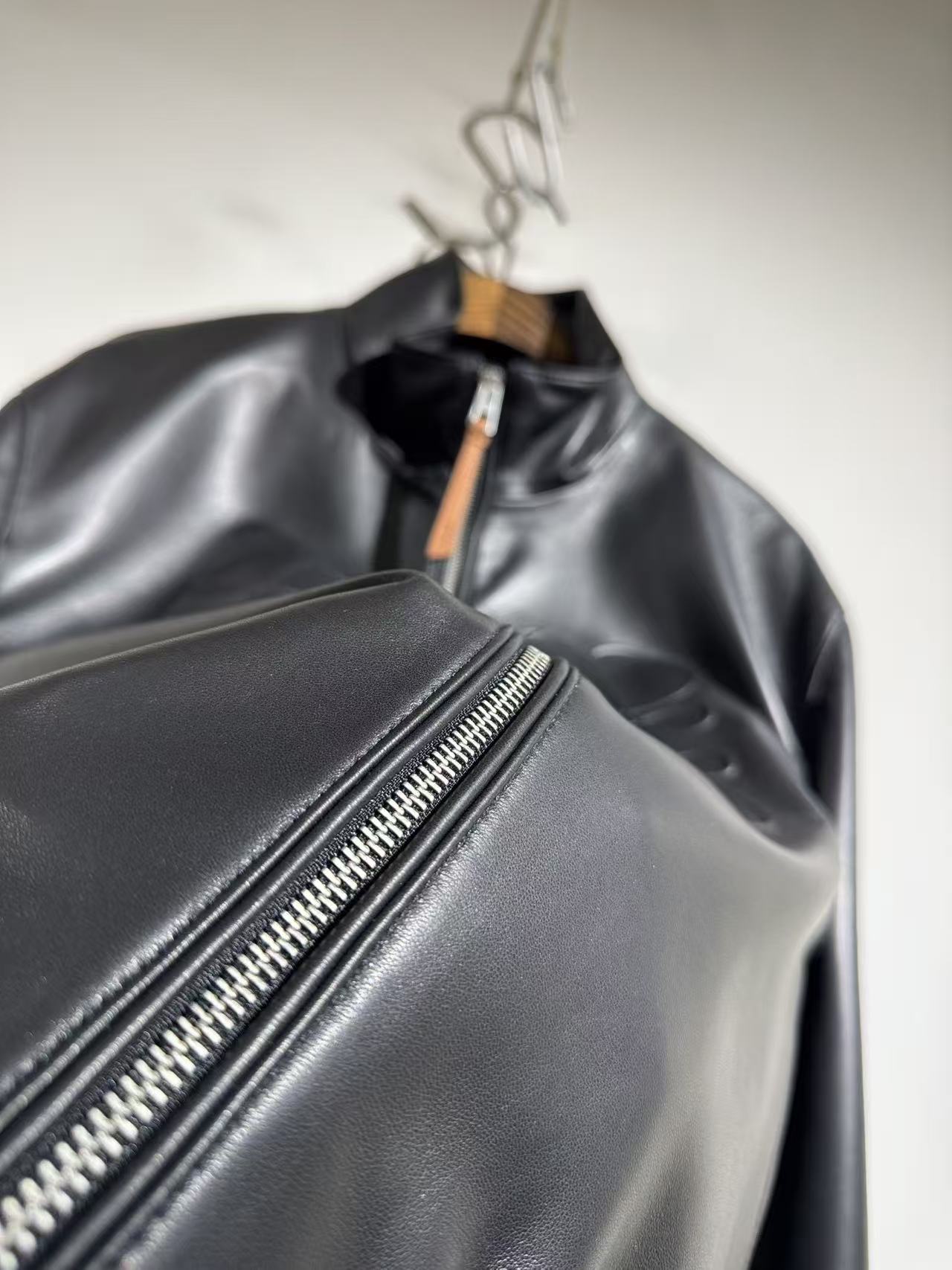 엠보싱 양가죽자켓 (Embossed sheepskin jacket)