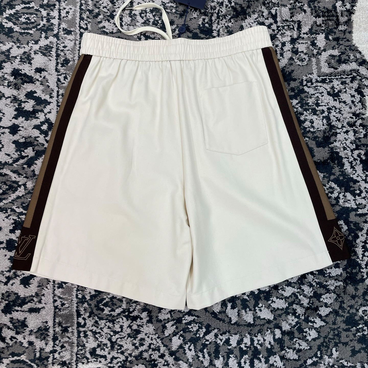 드로스트링 반바지 (Drawstring shorts)
