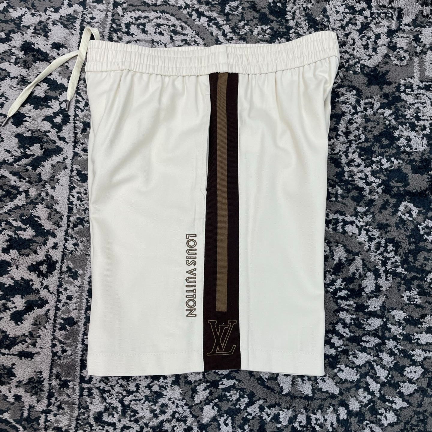 드로스트링 반바지 (Drawstring shorts)
