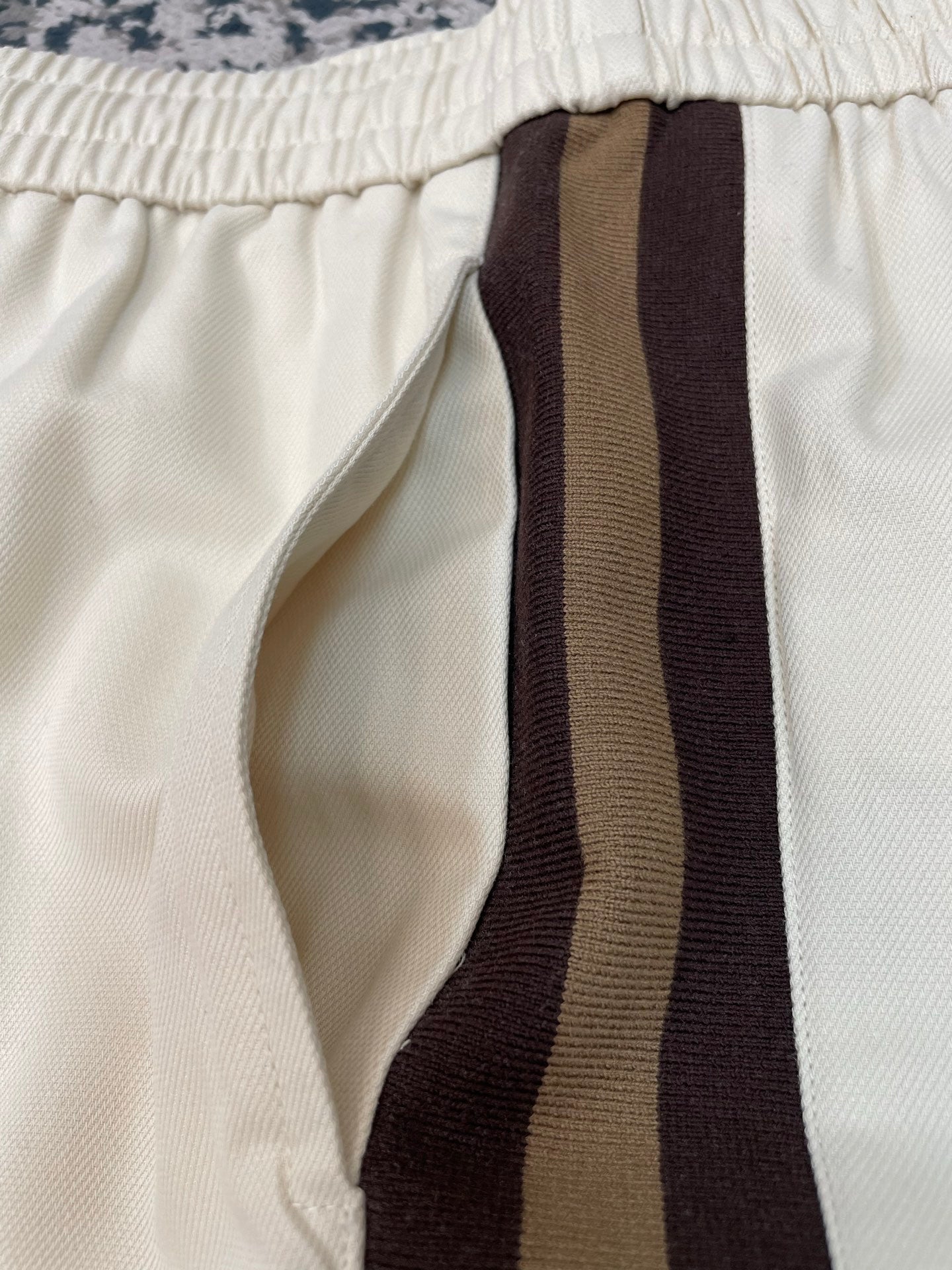 드로스트링 반바지 (Drawstring shorts)
